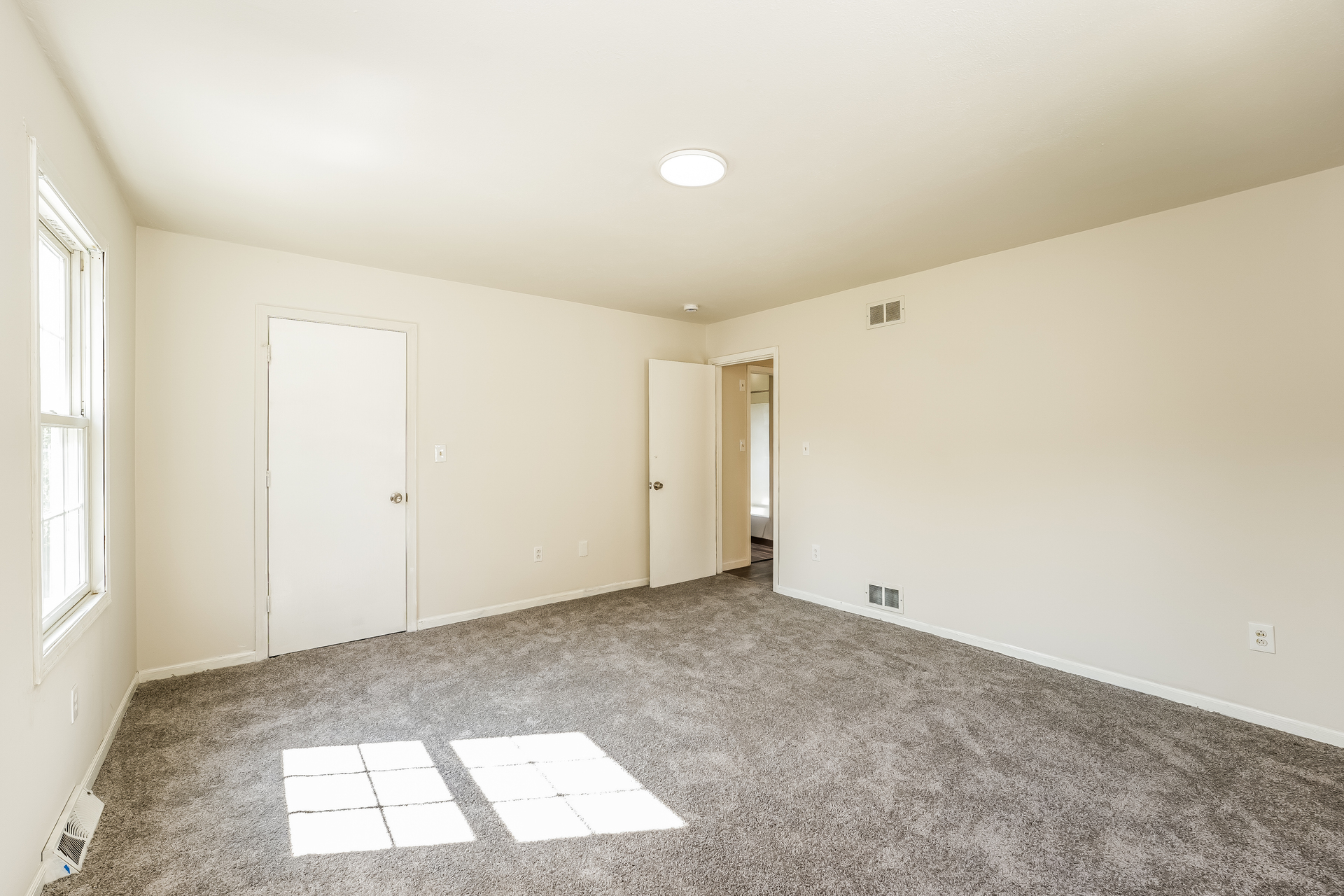 Photo 7 of 21 of 2437 E 64th St, Cleveland, OH