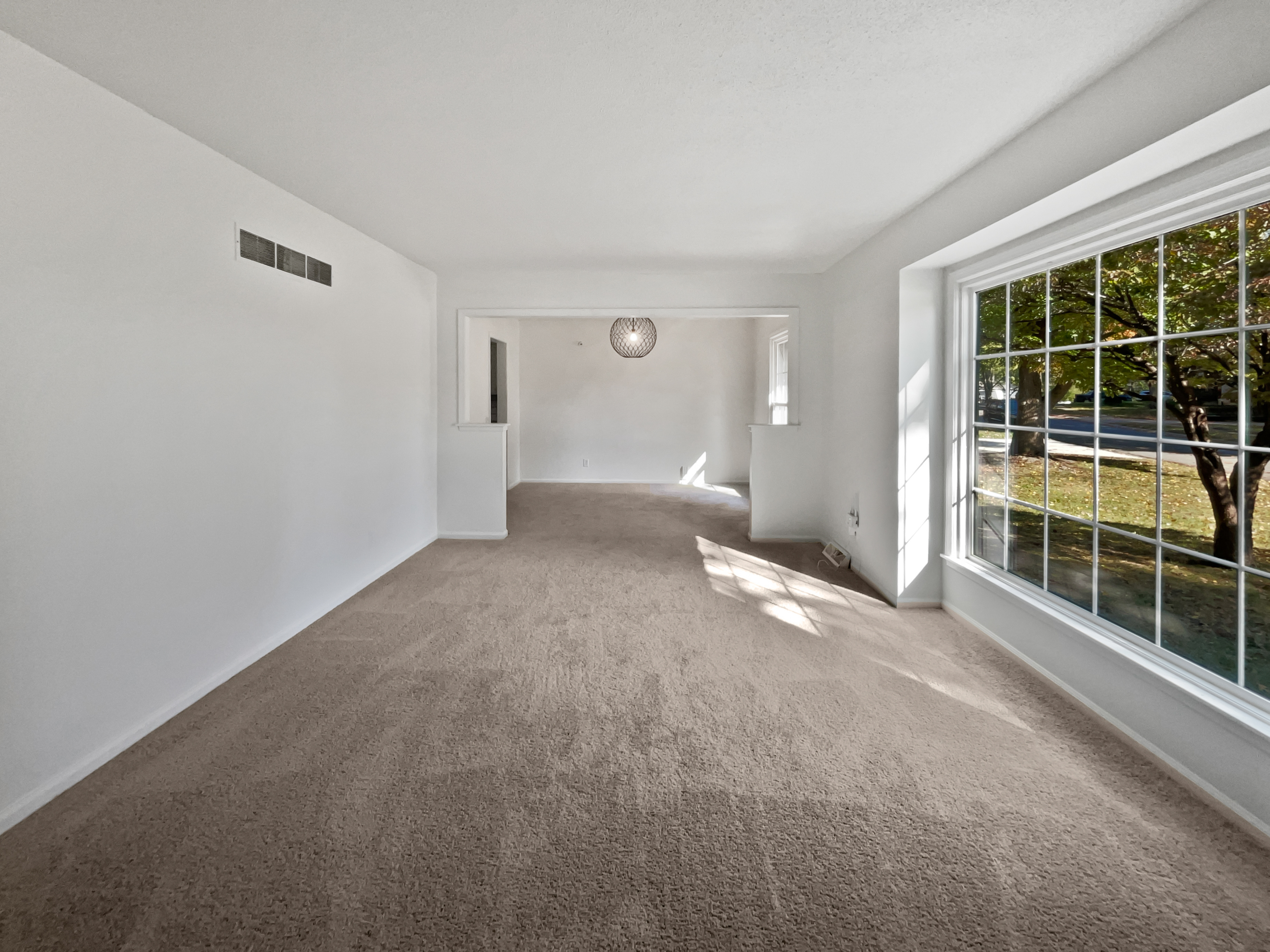 Photo 2 of 22 of 9432 Carter Dr, Overland Park, KS