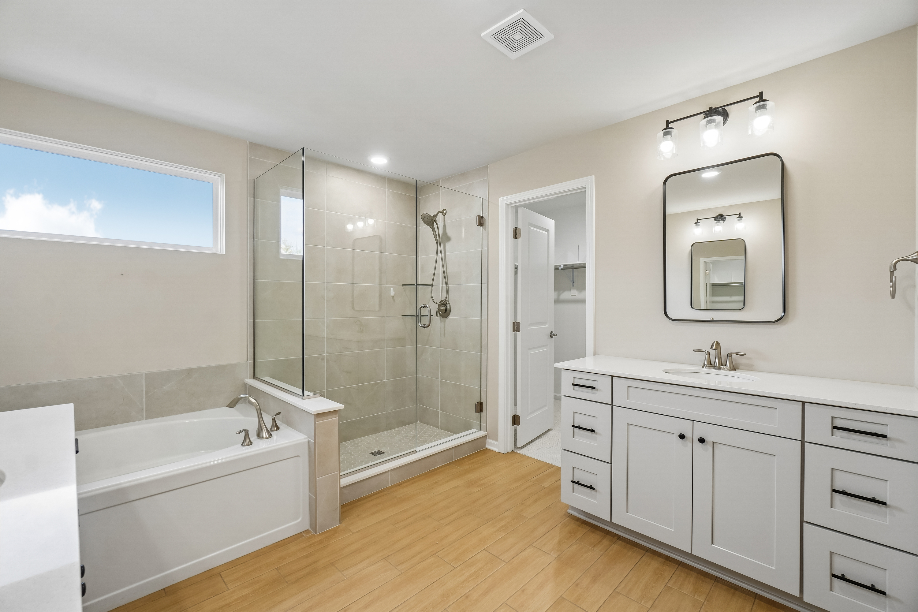Photo 15 of 61 of 20942 Torbay Dr, Northville, MI