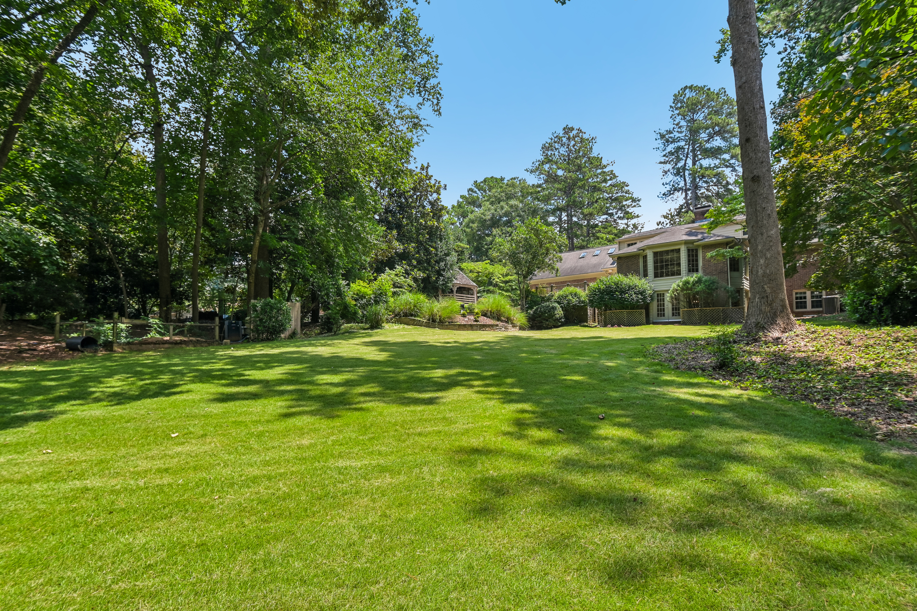 Photo 33 of 87 of 3135 Spalding Dr, Atlanta, GA
