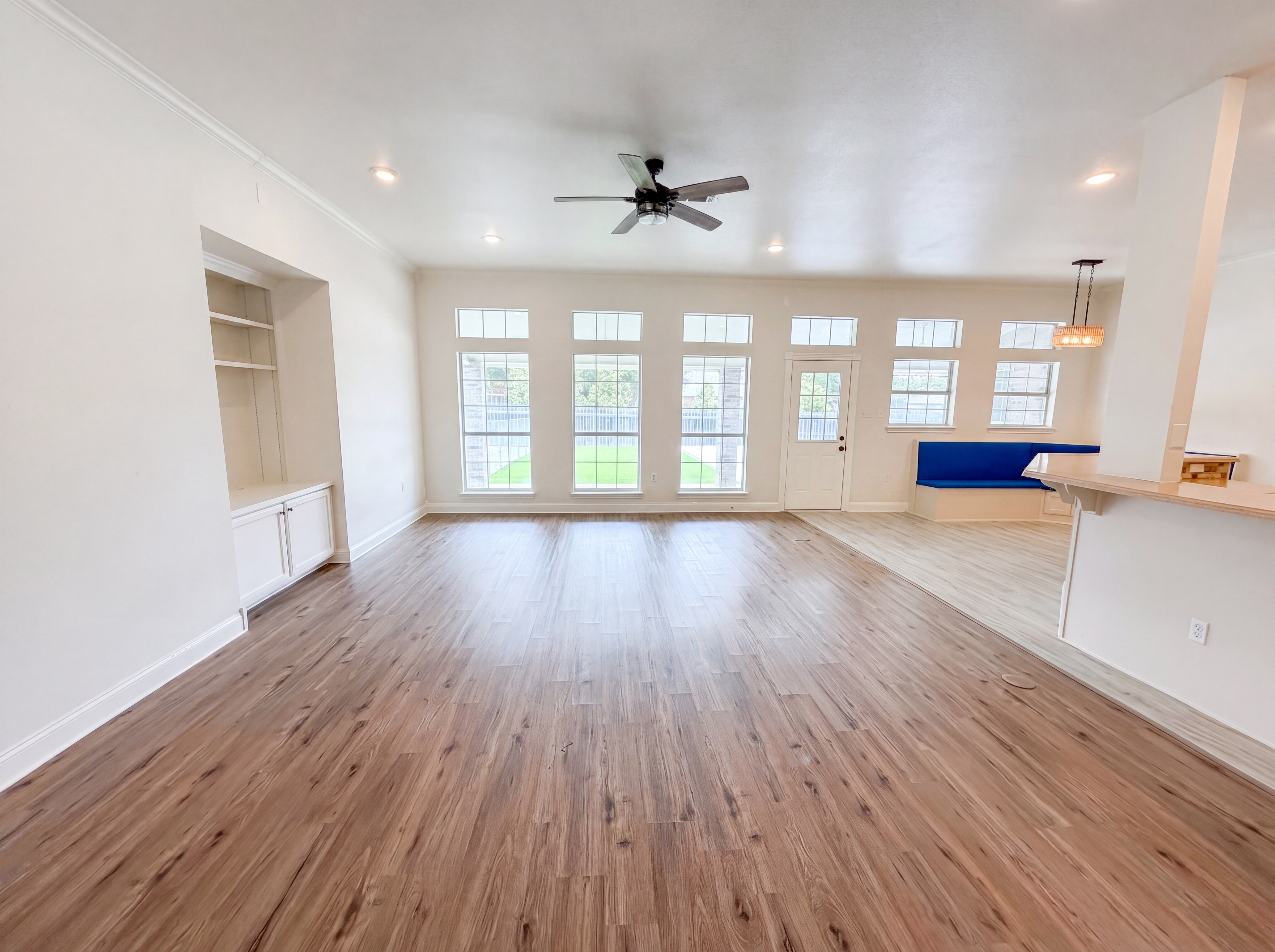 Photo 7 of 25 of 1226 Oakmanor Cir, Hewitt, TX
