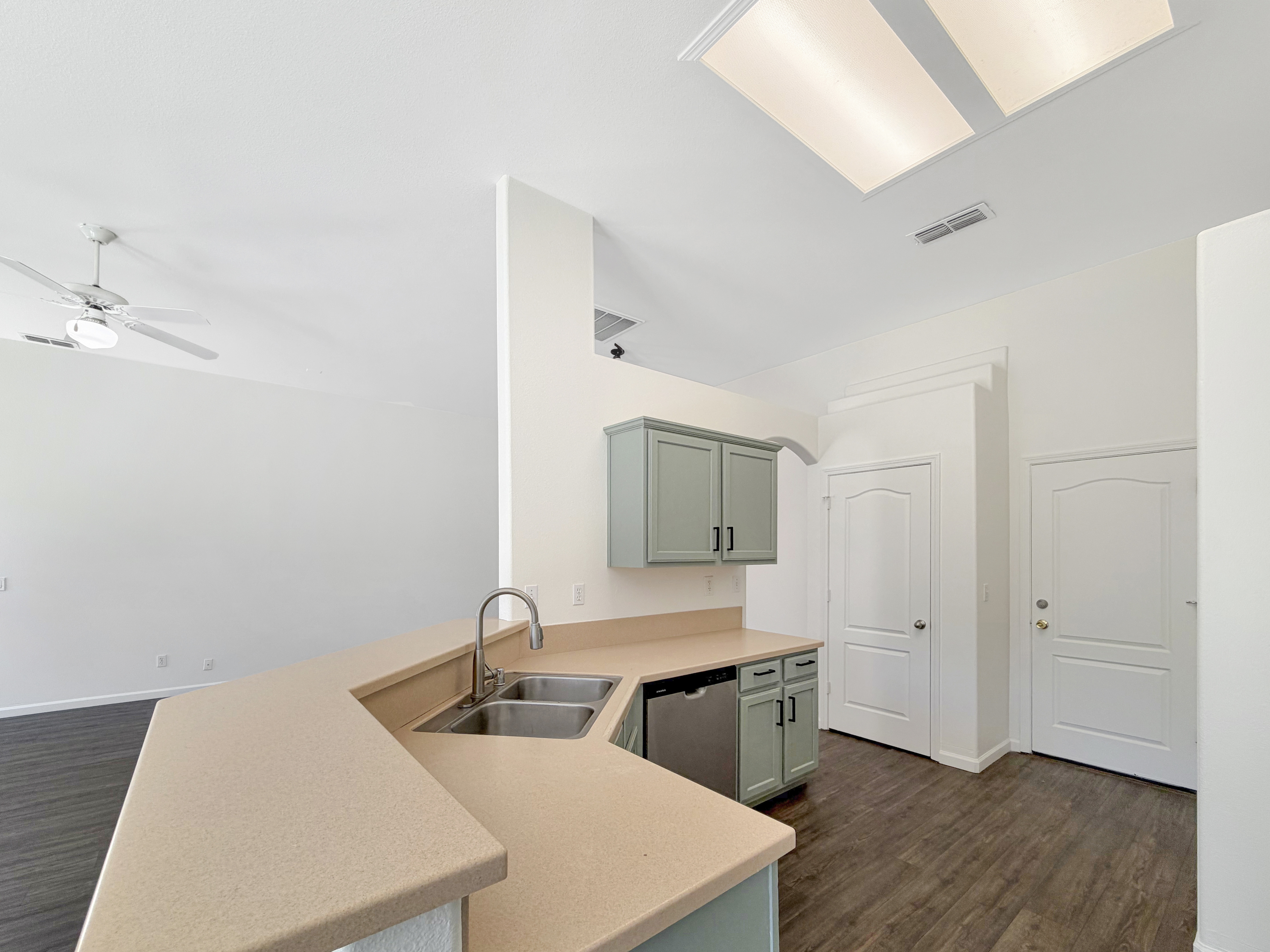 Photo 12 of 29 of 3990 Black Butte Cir, Stockton, CA