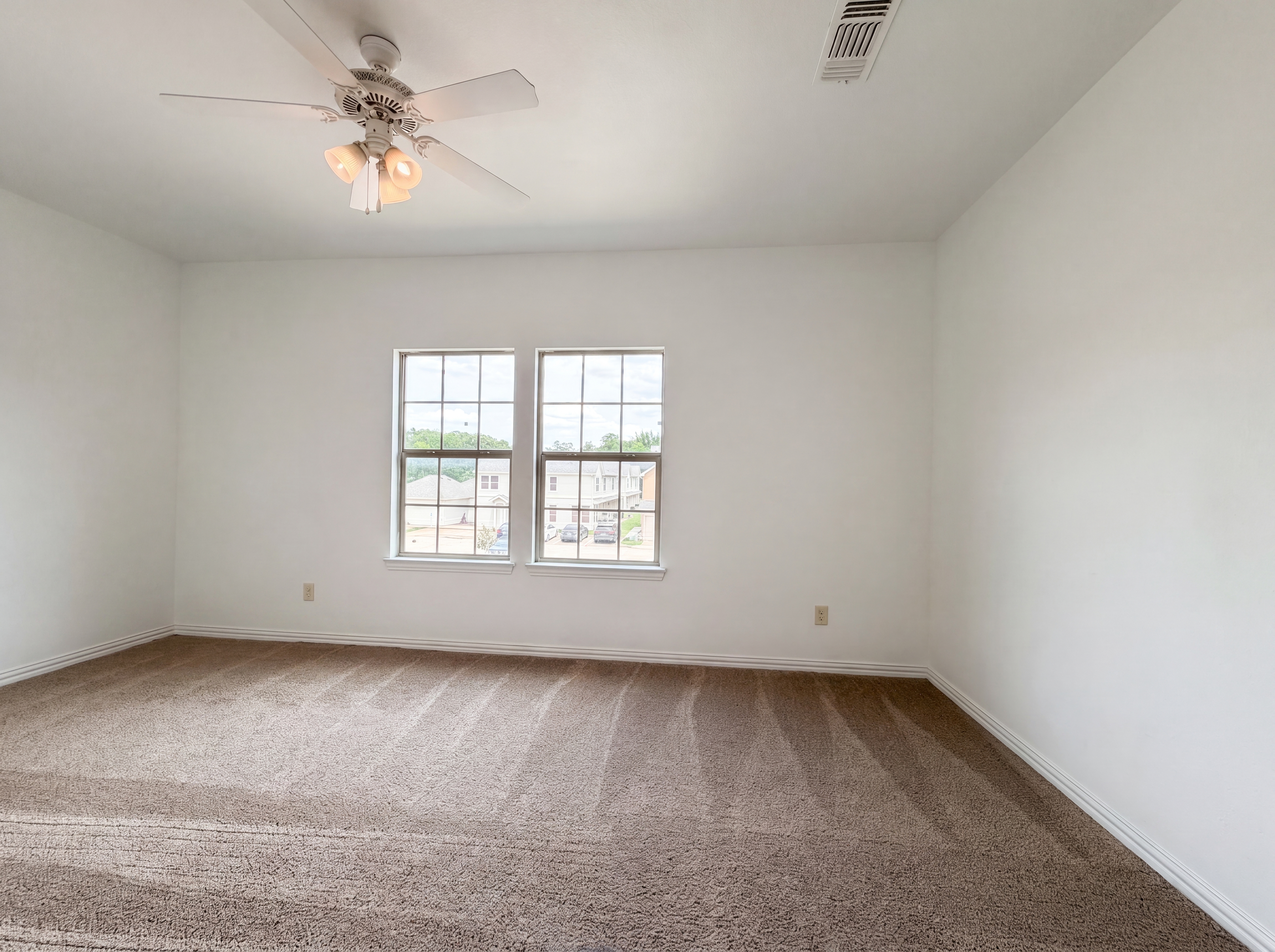 Photo 13 of 23 of 1524 Aldra Dr, Fort Worth, TX