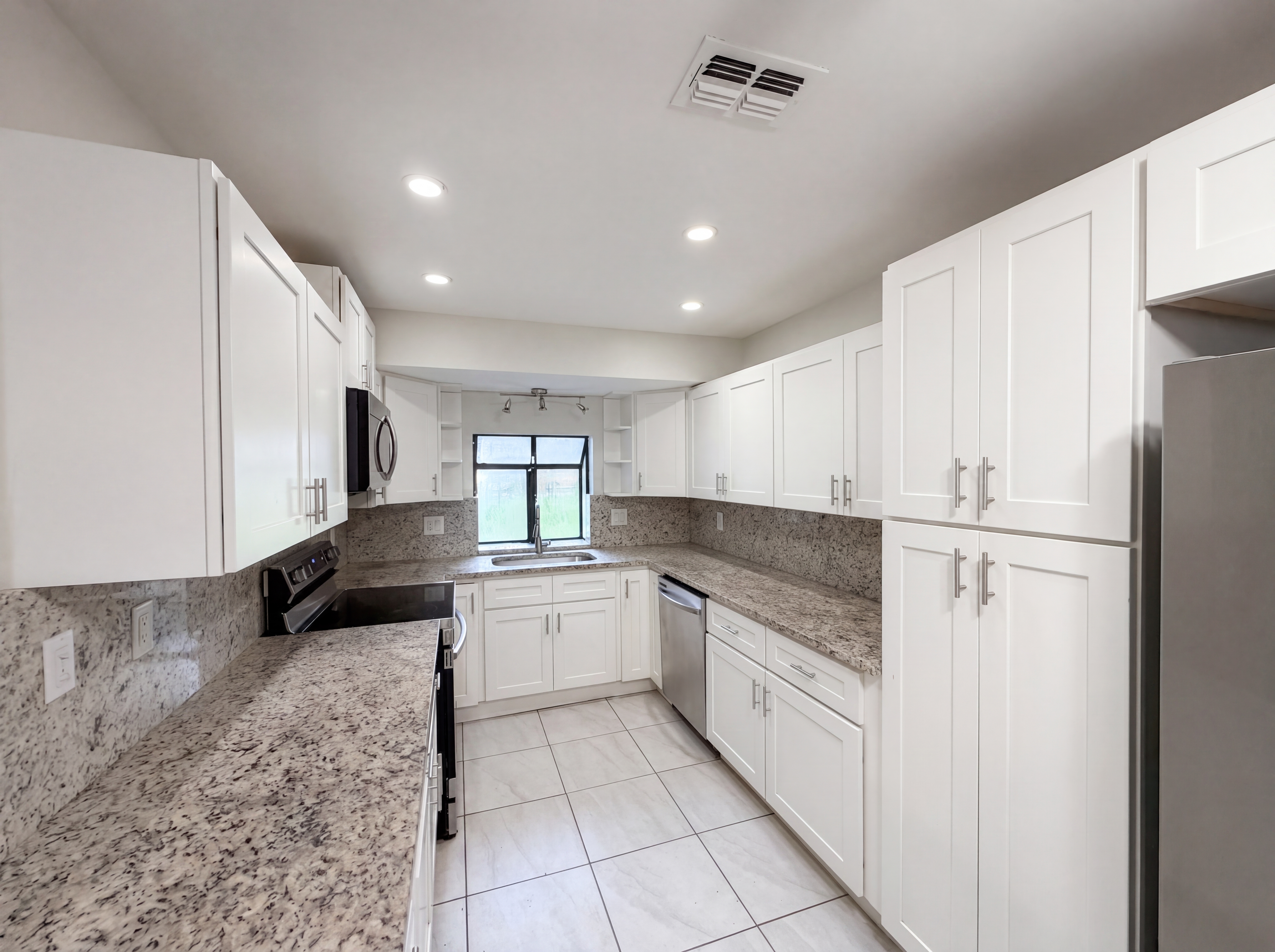 Photo 2 of 20 of 10510 SW 74th Ct, Ocala, FL