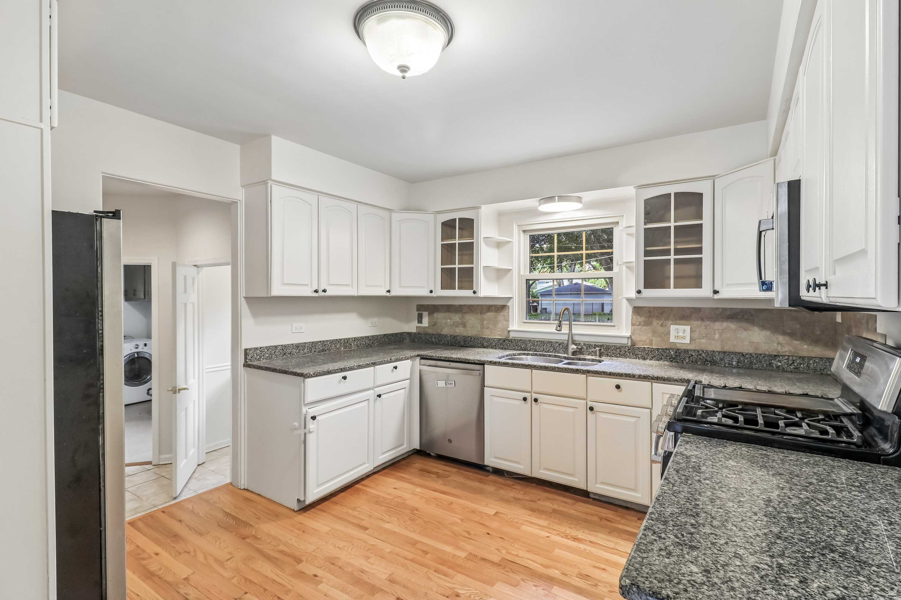 Photo 2 of 46 of 1053 Laurel Ln, Naperville, IL