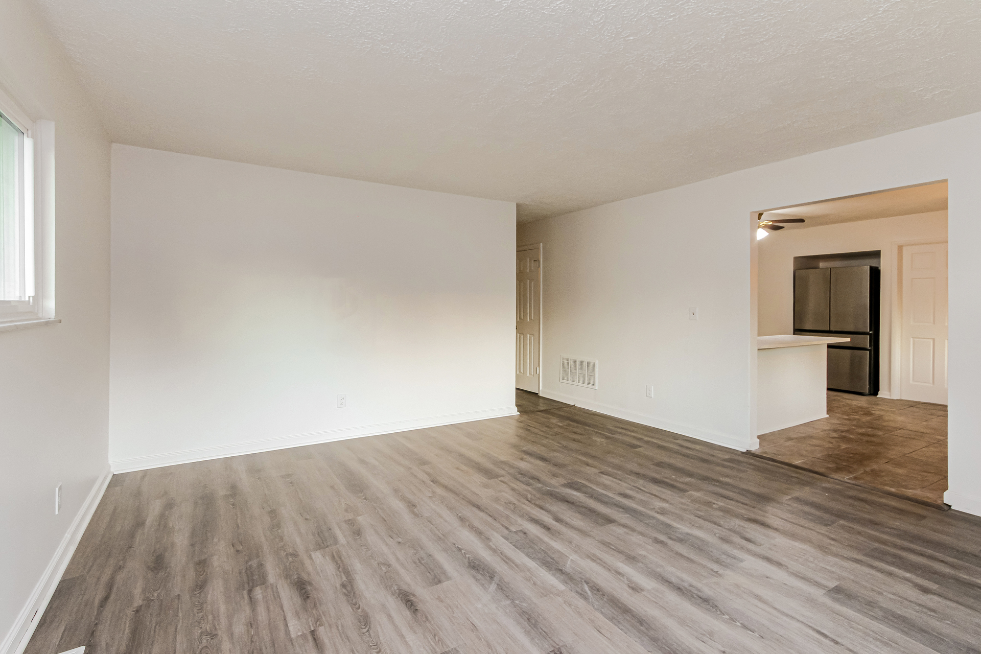 Photo 3 of 22 of 507 Armentrout Ln, Indianapolis, IN