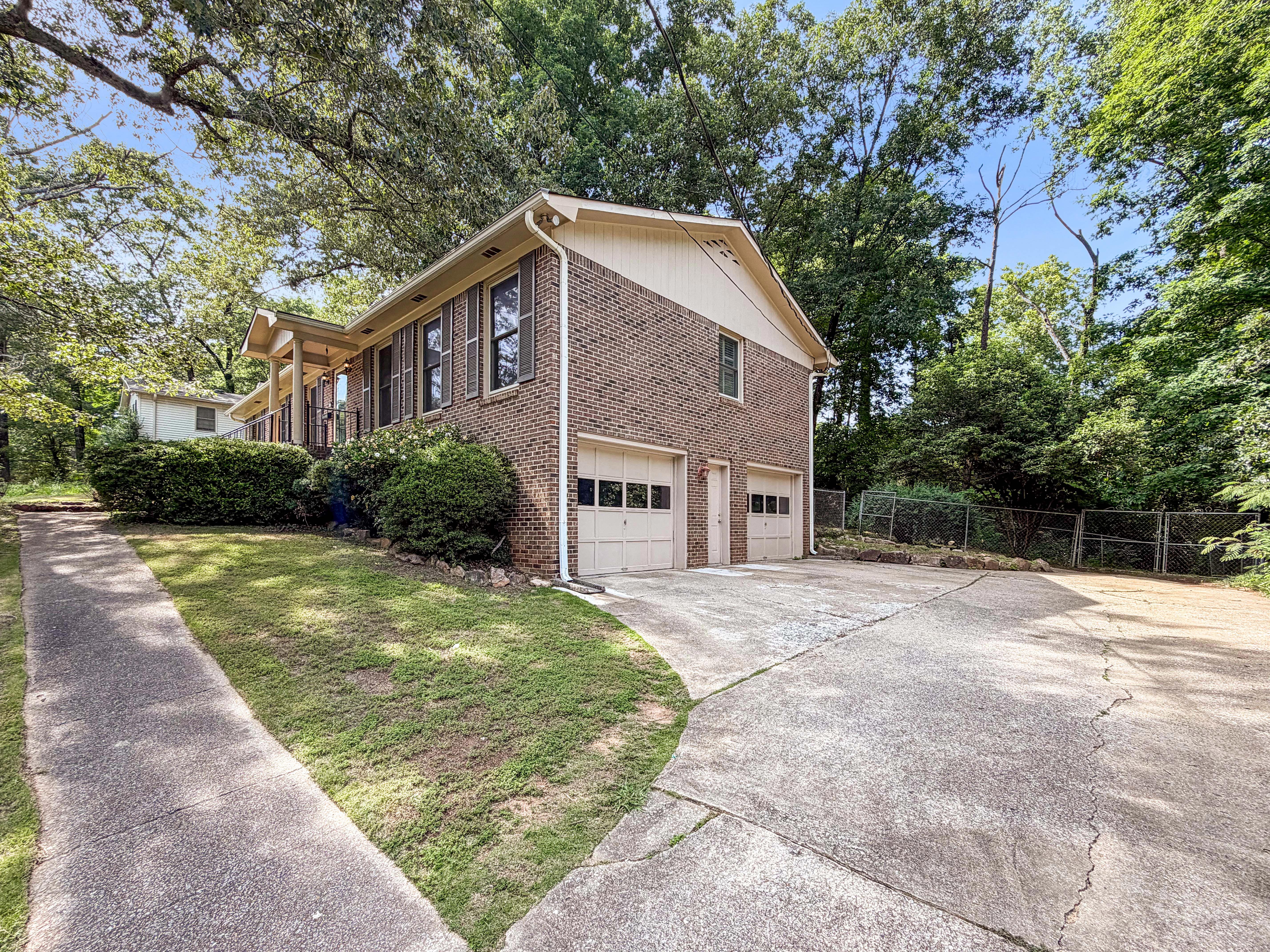Photo 22 of 24 of 3495 Flintshire Dr, Hoover, AL