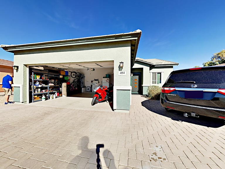 Photo 1 of 29 - 404 W Latona Rd, Phoenix, AZ 85041