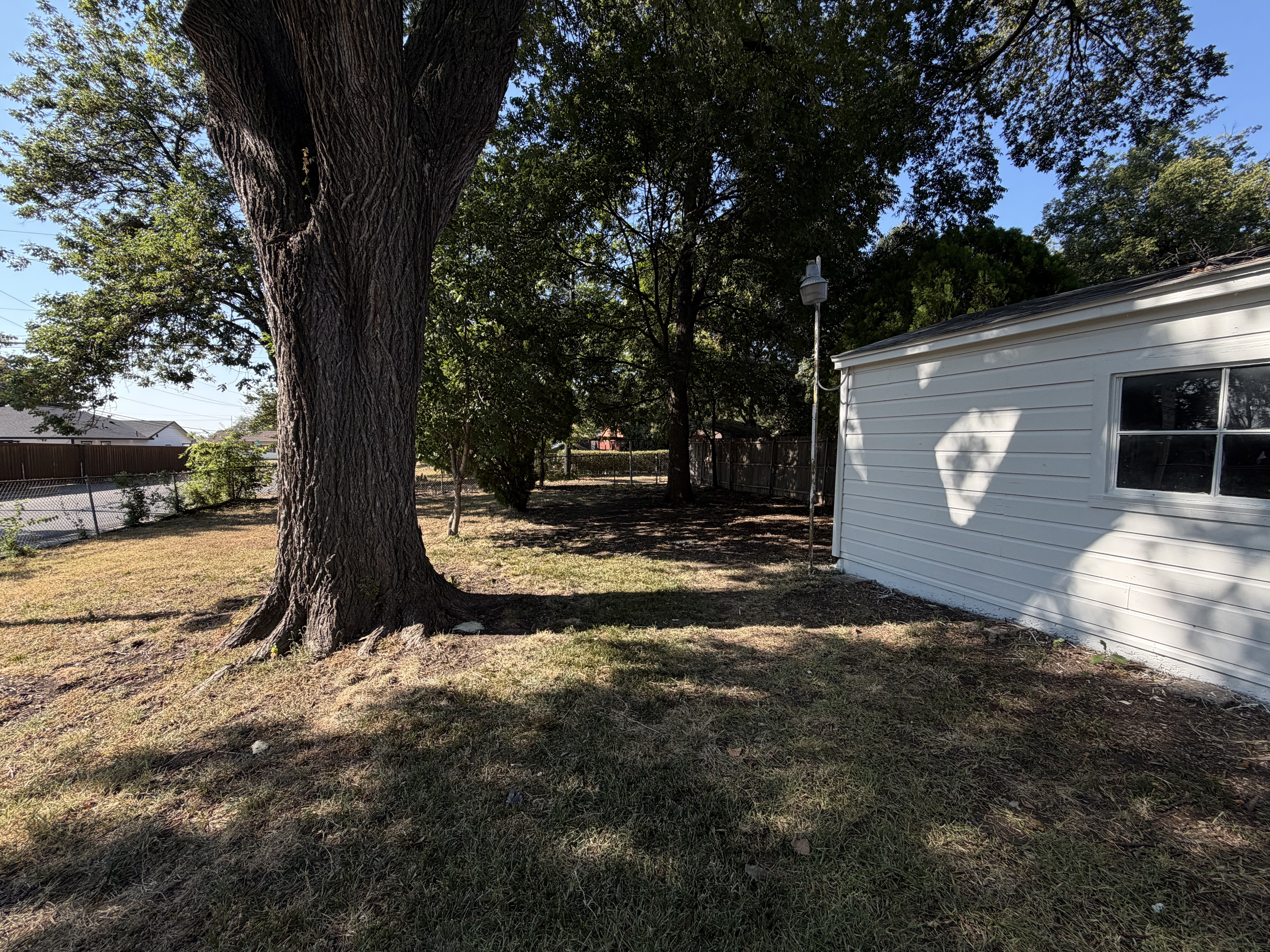 Photo 16 of 17 of 3802 Poinsettia Dr, Dallas, TX