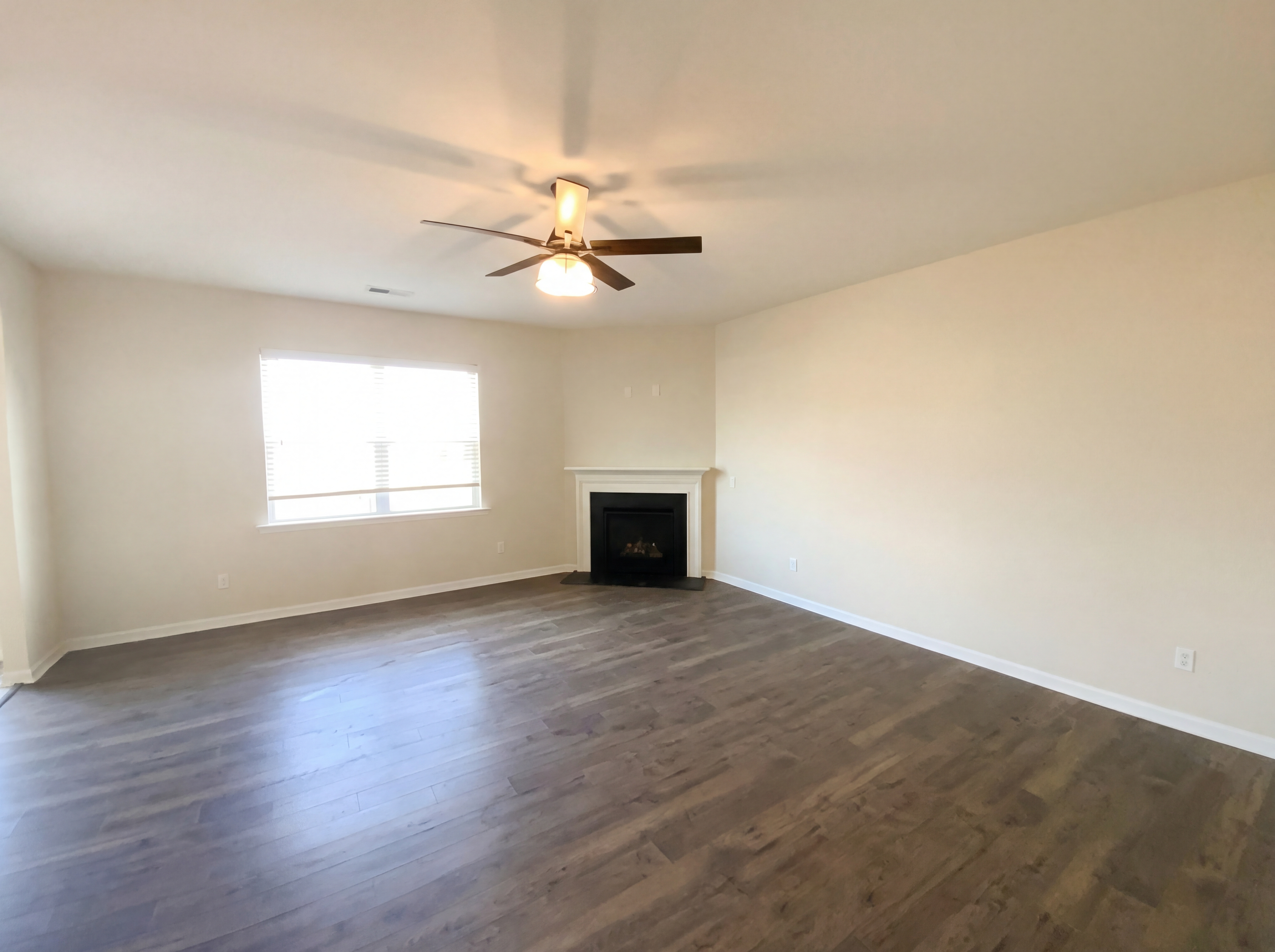Photo 3 of 26 of 1242 Elterwater Ln, Spartanburg, SC