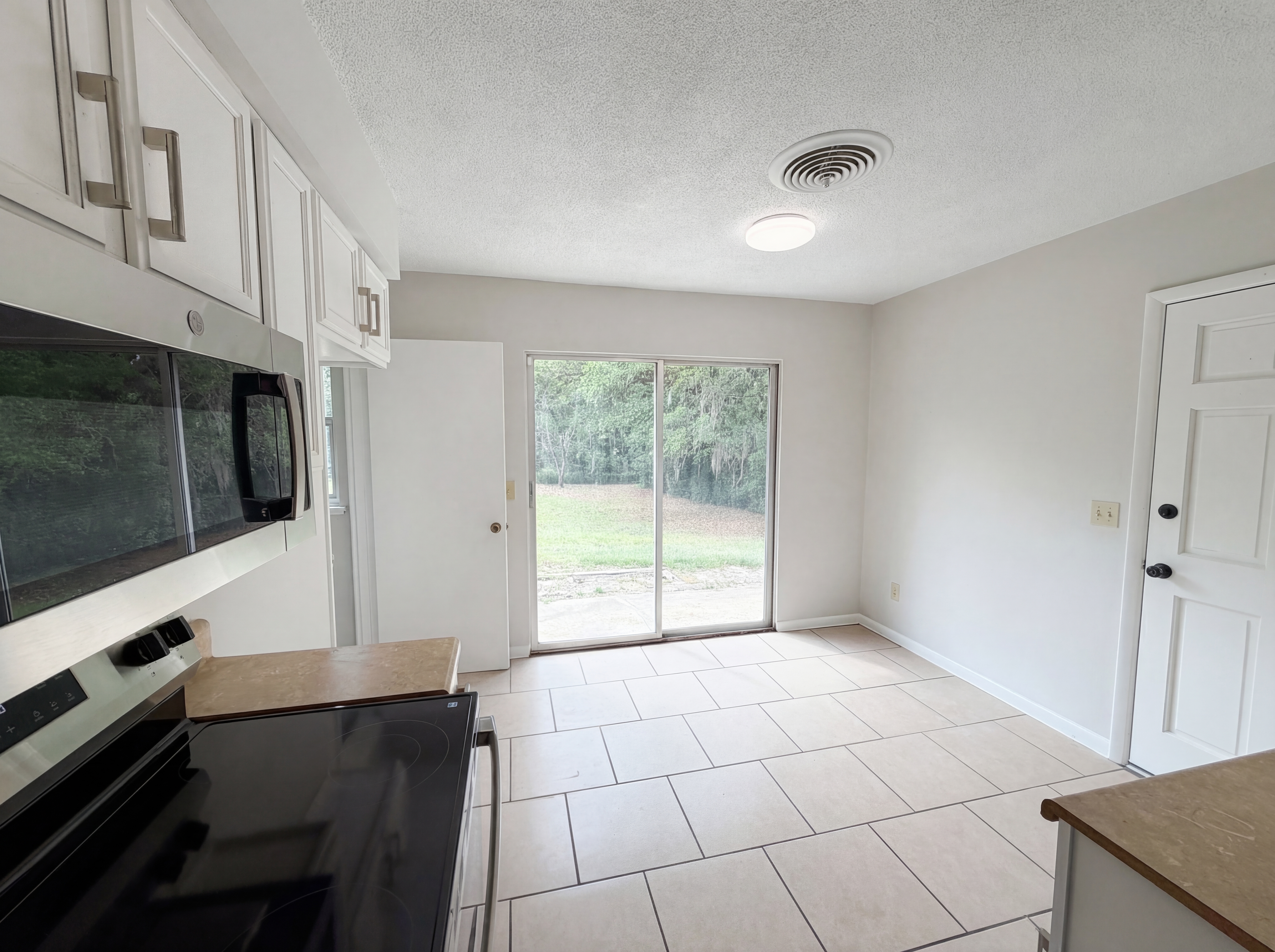 Photo 13 of 23 of 1710 SE 33rd St, Gainesville, FL