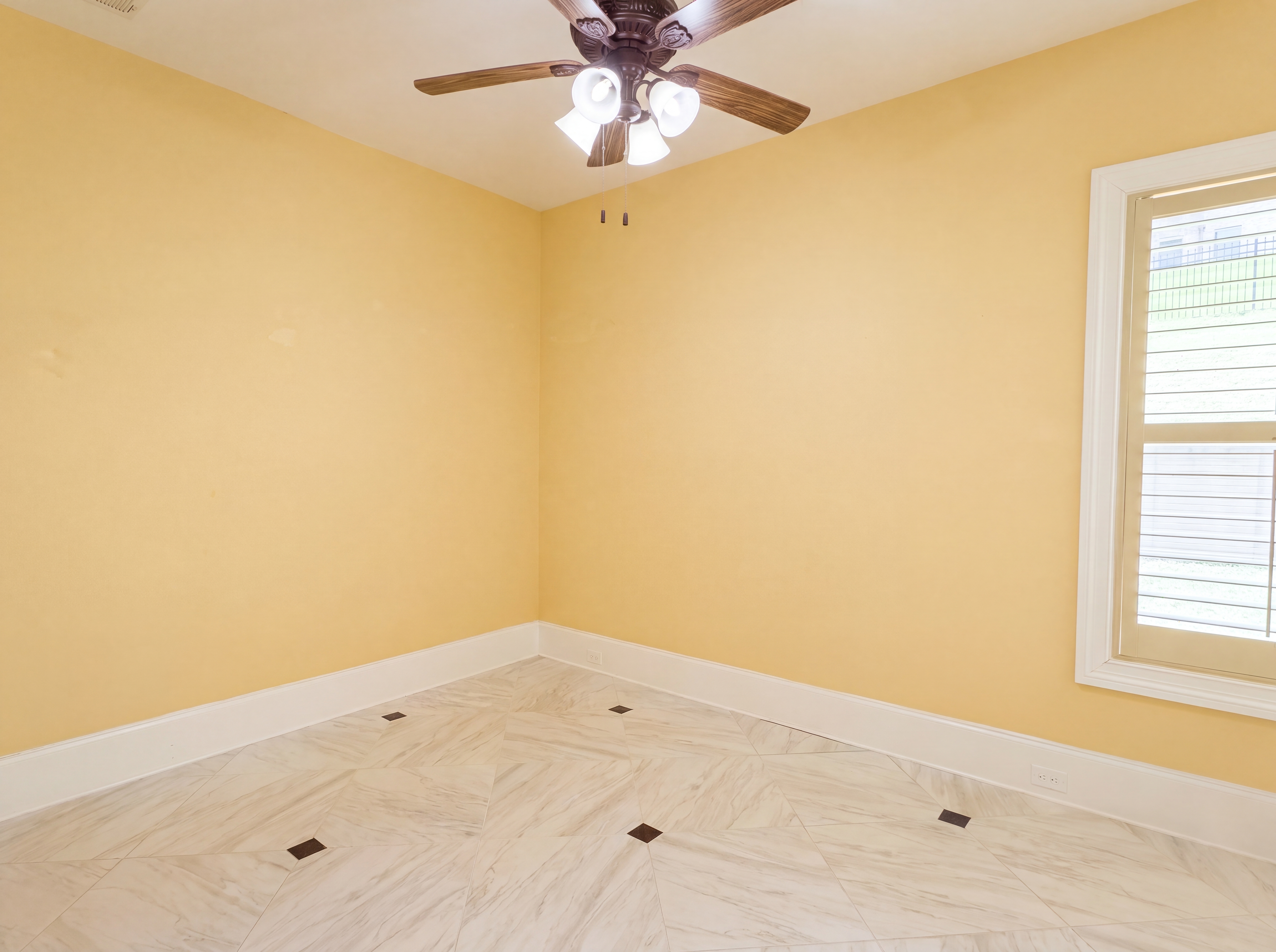 Photo 4 of 41 of 332 Warwick Pl, McDonough, GA