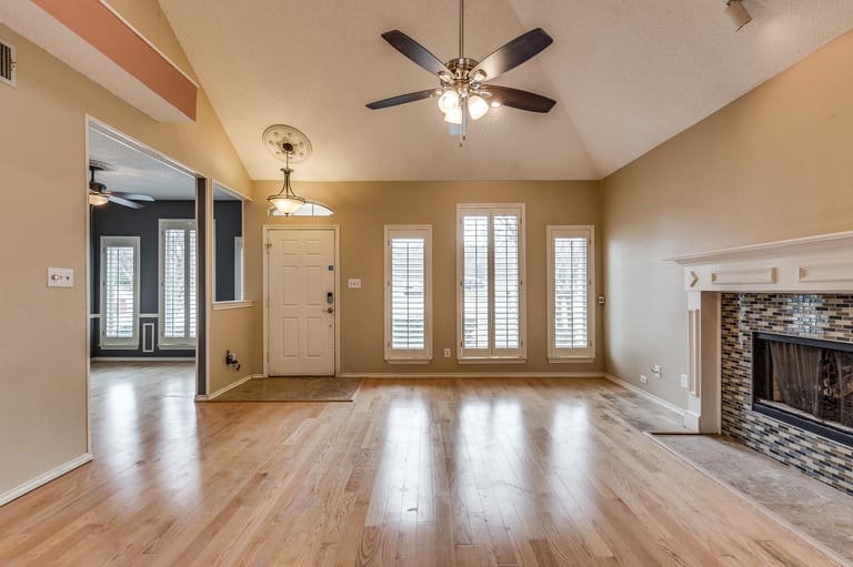 Photo 5 of 26 - 2251 Dallas Dr, Carrollton, TX 75006