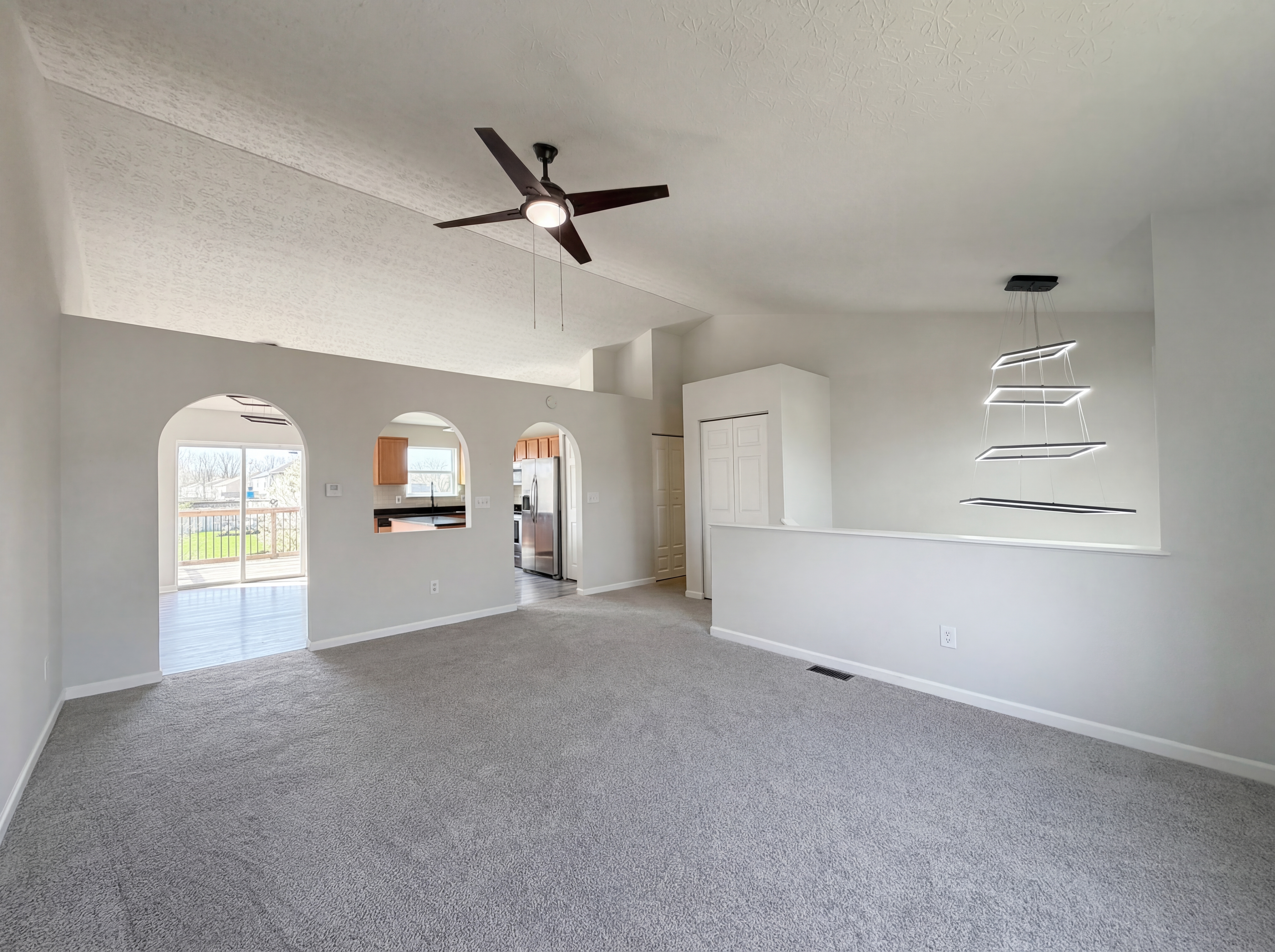 Photo 7 of 25 of 5691 Matuka Dr, Columbus, OH