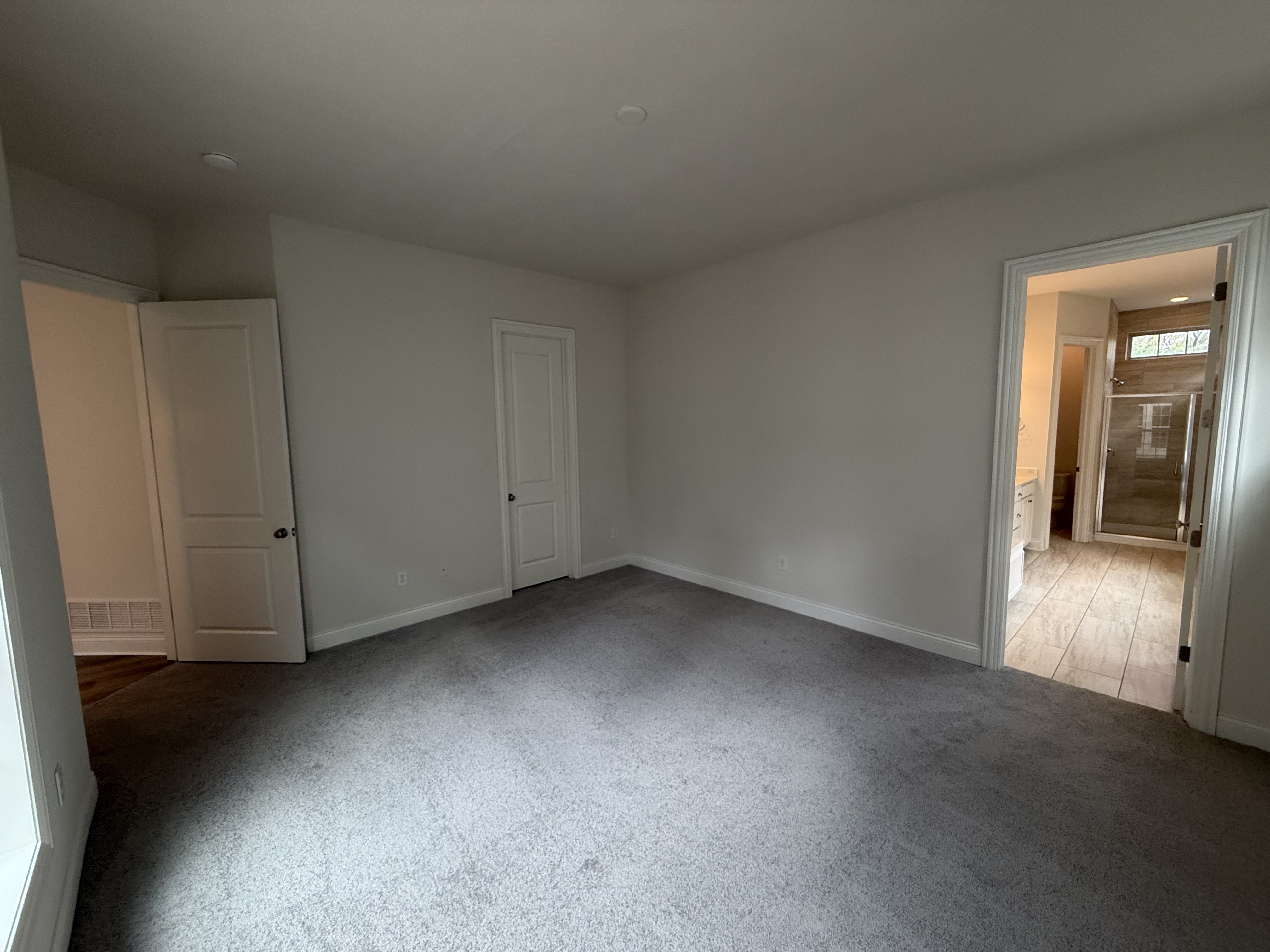 Photo 14 of 37 of 4230 Troutbrook Dr, Dublin, OH