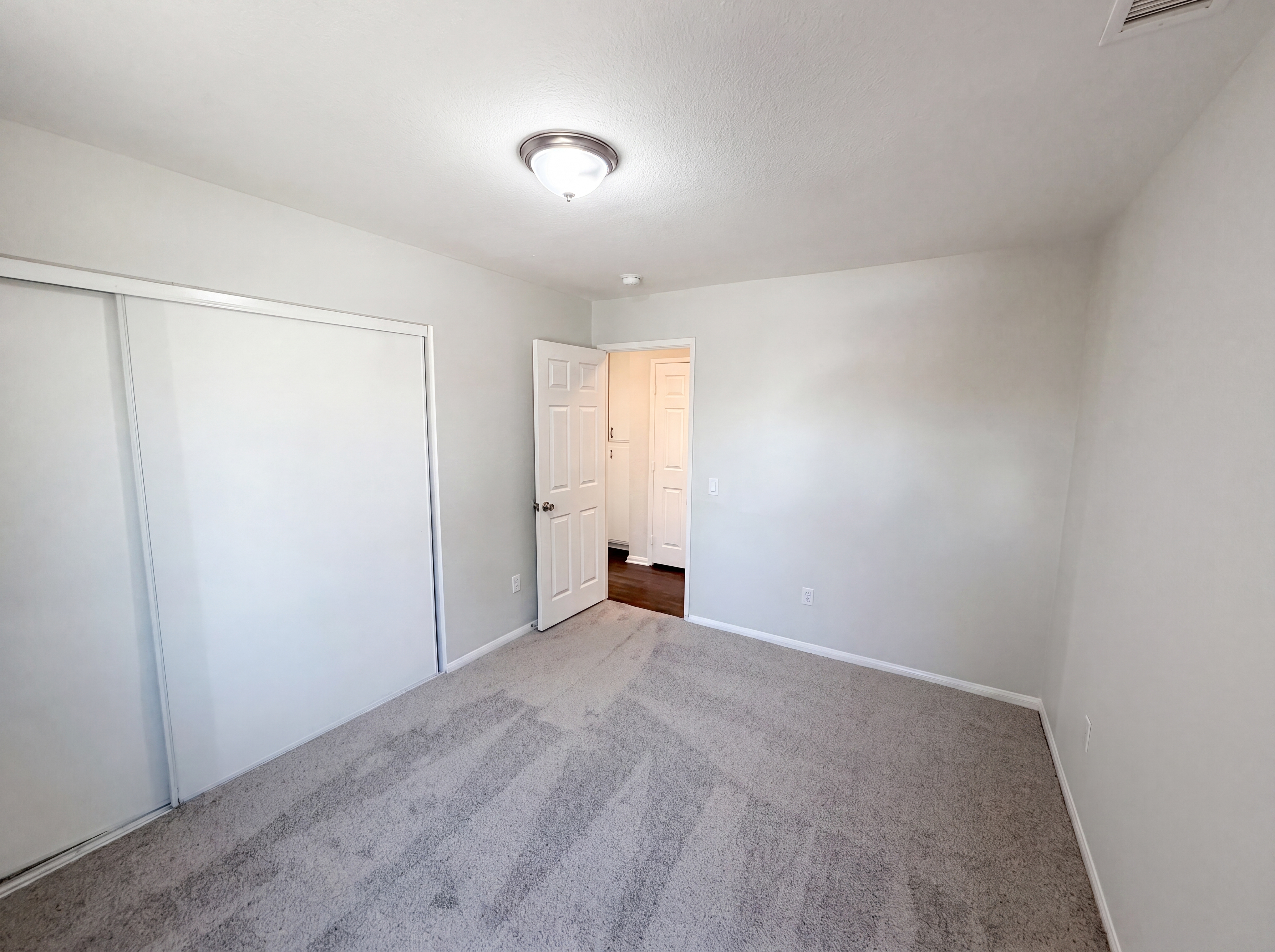 Photo 15 of 20 of 215 Laurel Ln, Hemet, CA