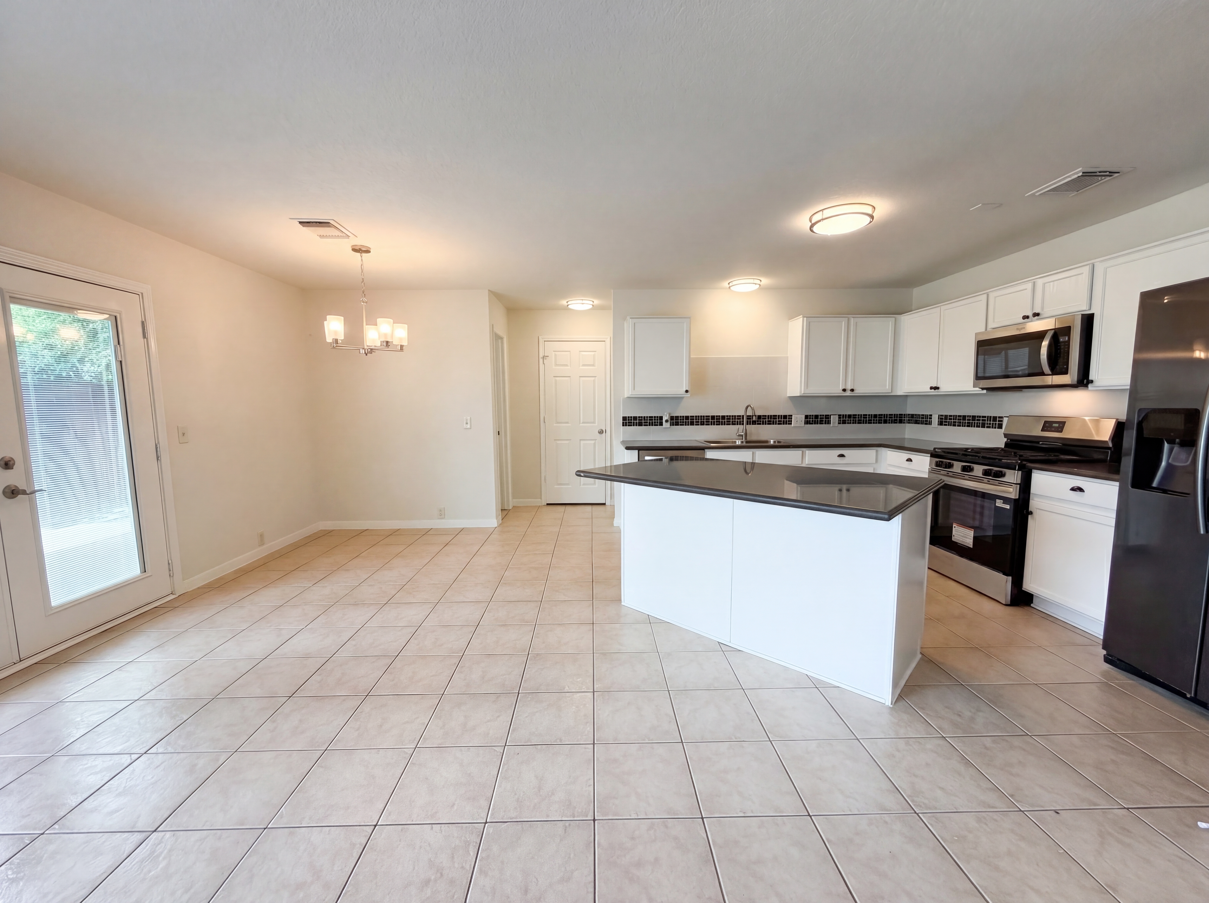 Photo 9 of 23 of 11918 Sonora Springs Dr, Tomball, TX