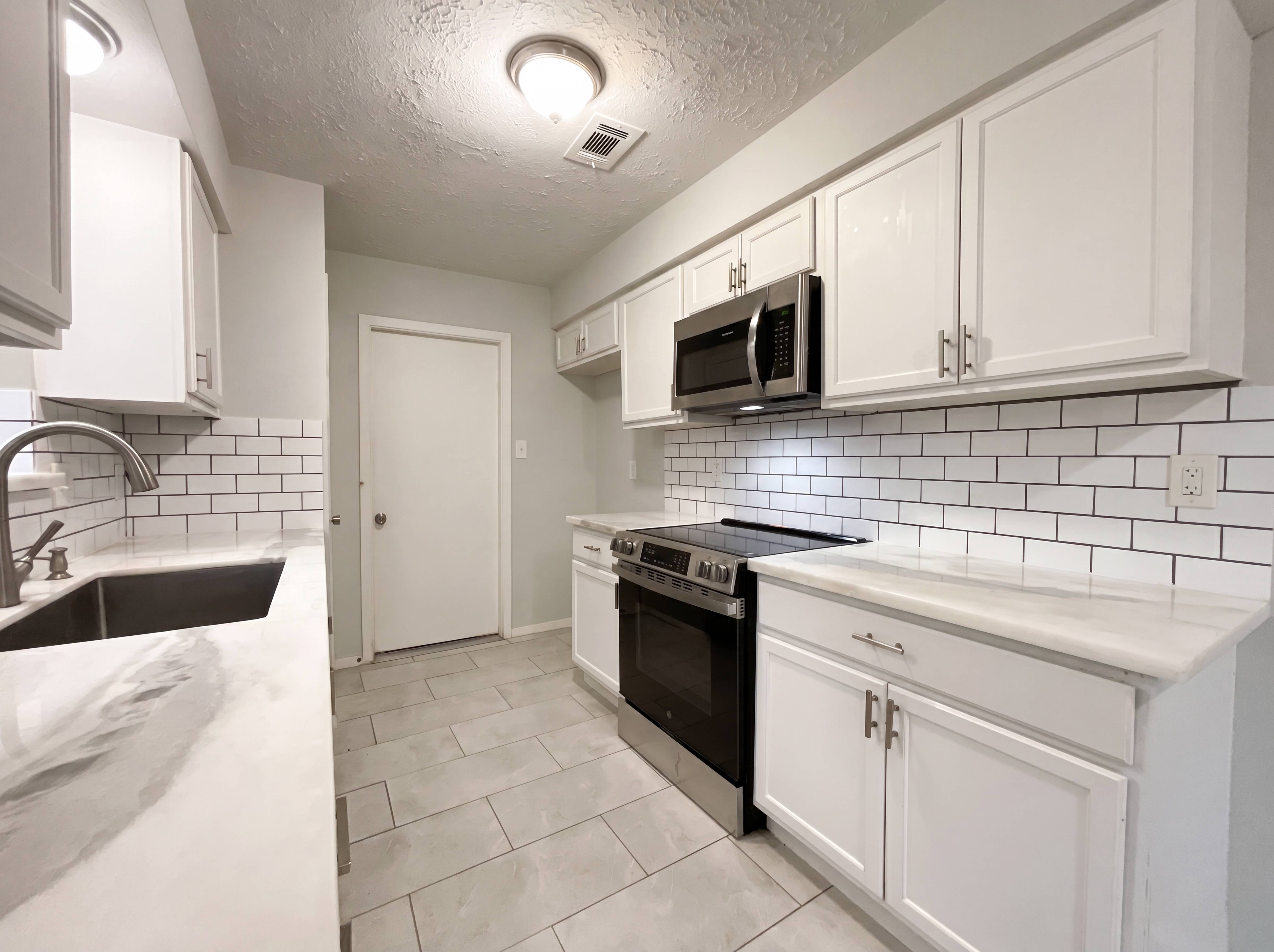 Photo 2 of 16 of 23110 Pennsgrove Rd, Spring, TX