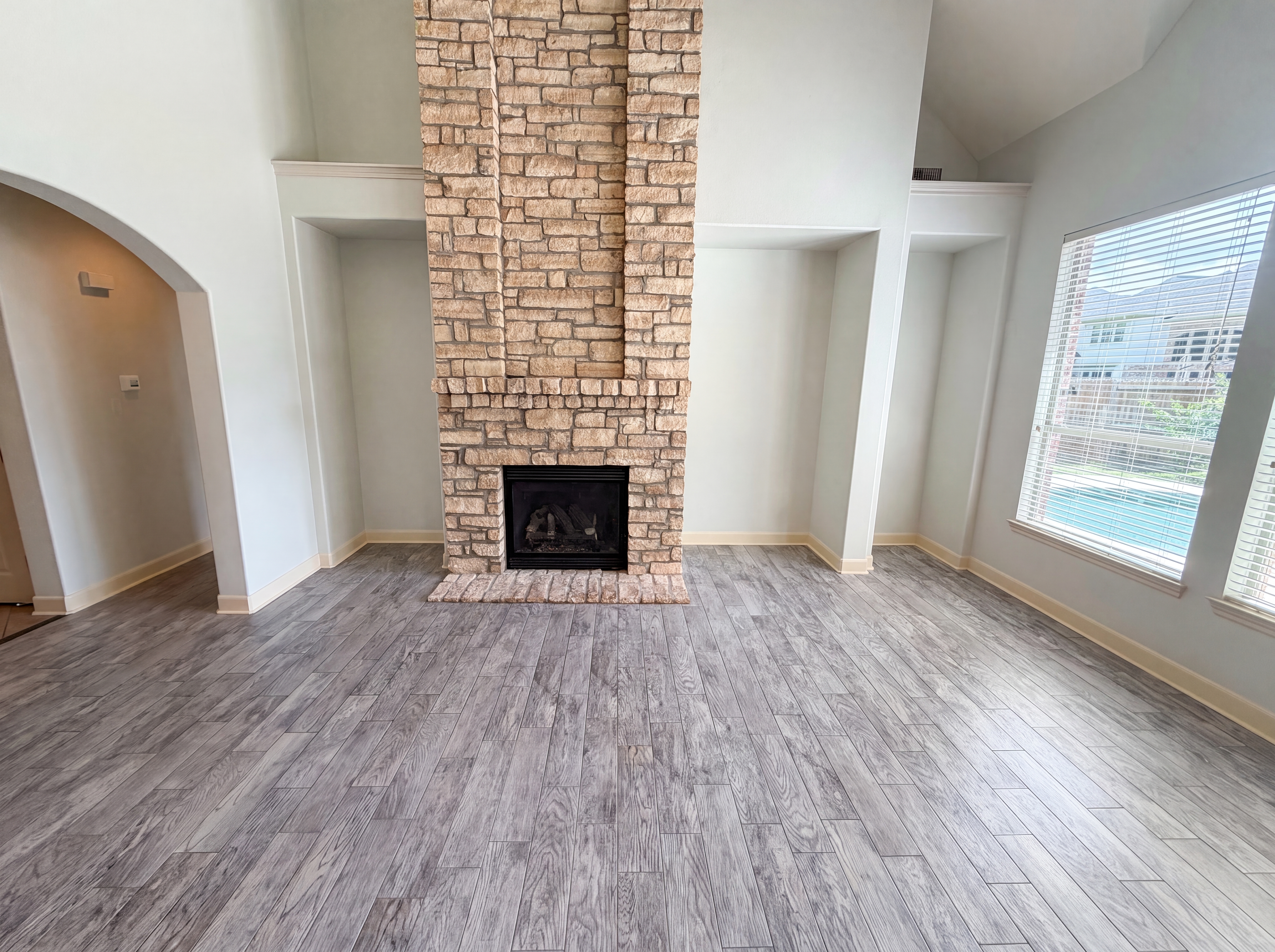 Photo 8 of 36 of 15822 Maple Shores Dr, Houston, TX
