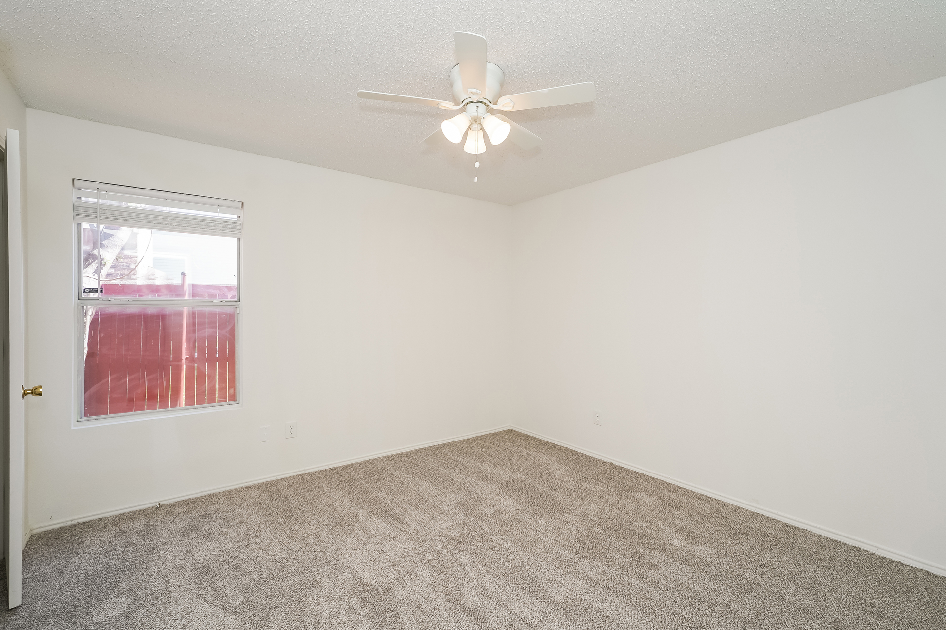 Photo 13 of 21 of 8717 Hunters Creek Dr, Fort Worth, TX