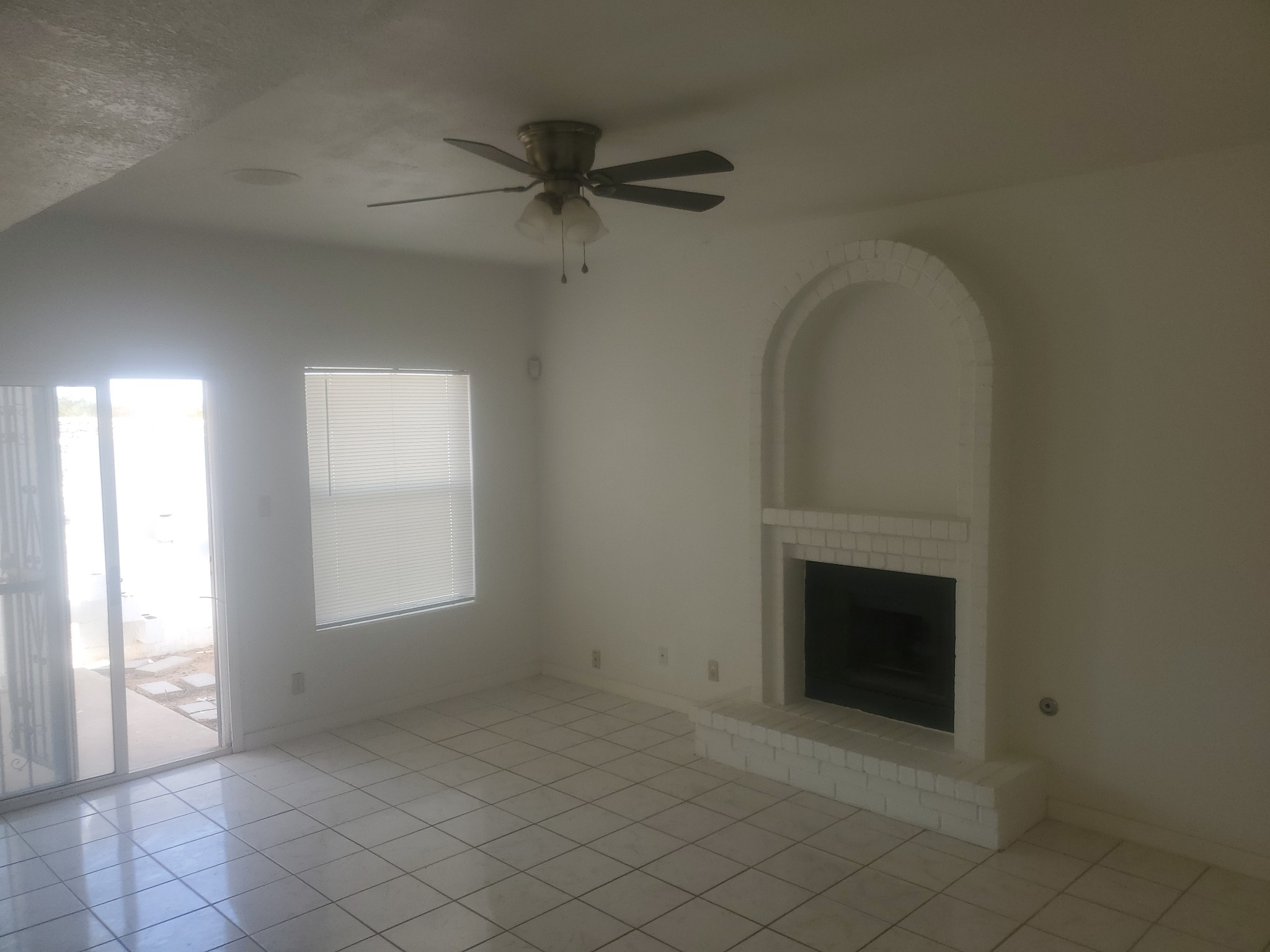 Photo 3 of 39 of 4601 Loma Linda Cir, El Paso, TX