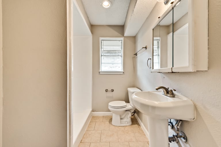 Photo 28 of 32 - 4606 Ashbrook Rd, Dallas, TX 75227