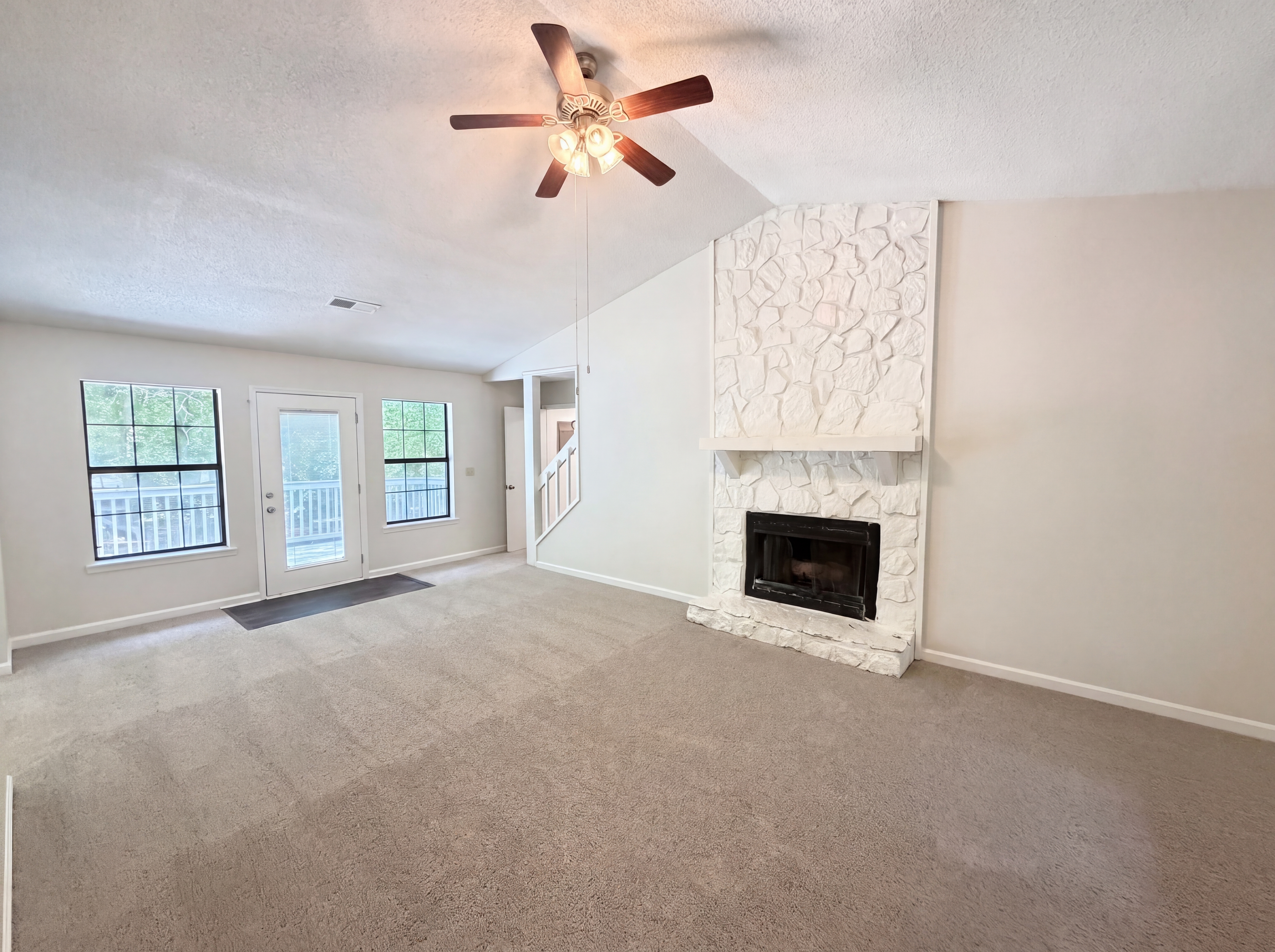 Photo 3 of 24 of 420 Creekside Ln, Woodstock, GA