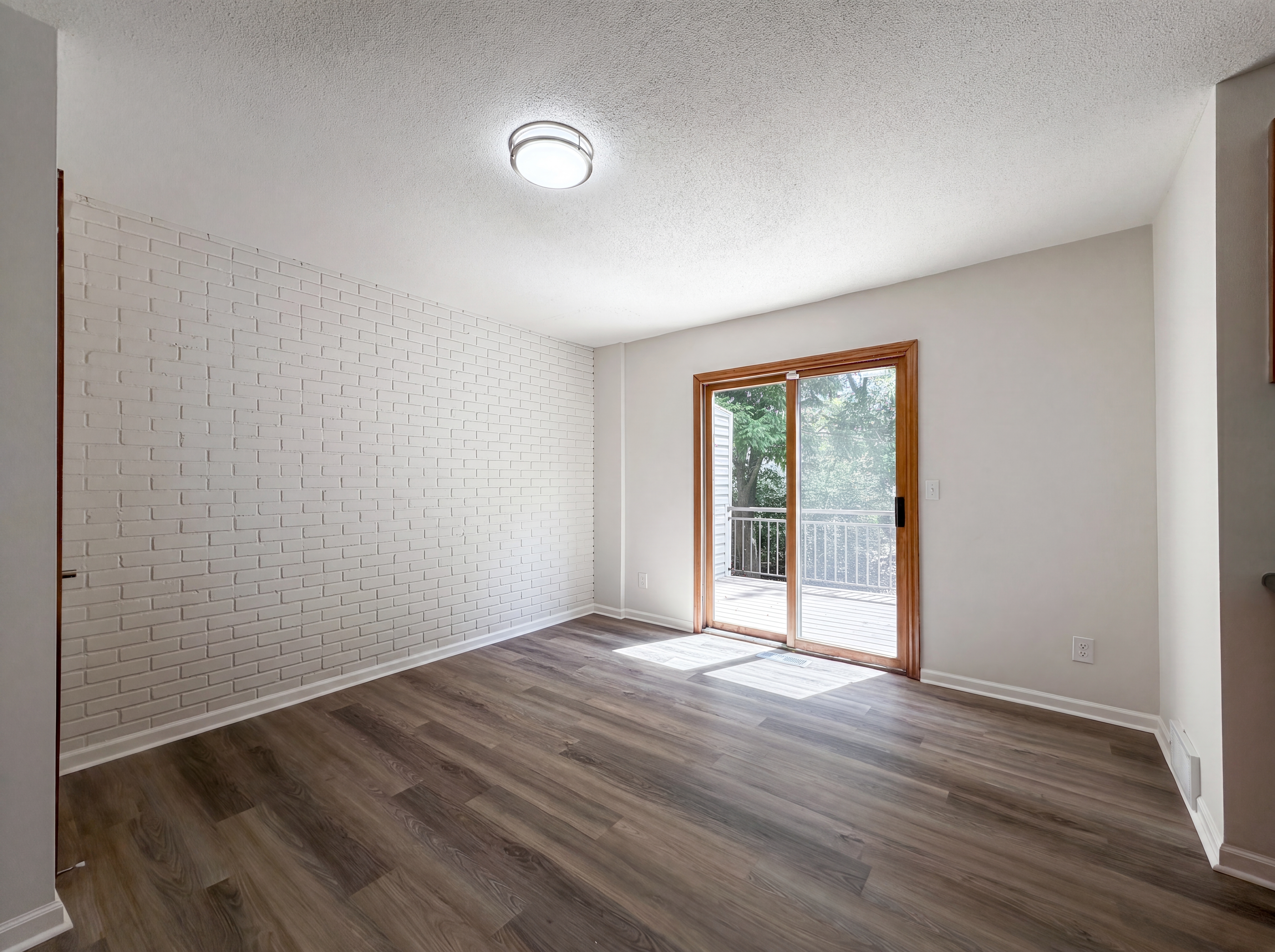 Photo 8 of 21 of 13637 Heather Hills Dr, Burnsville, MN