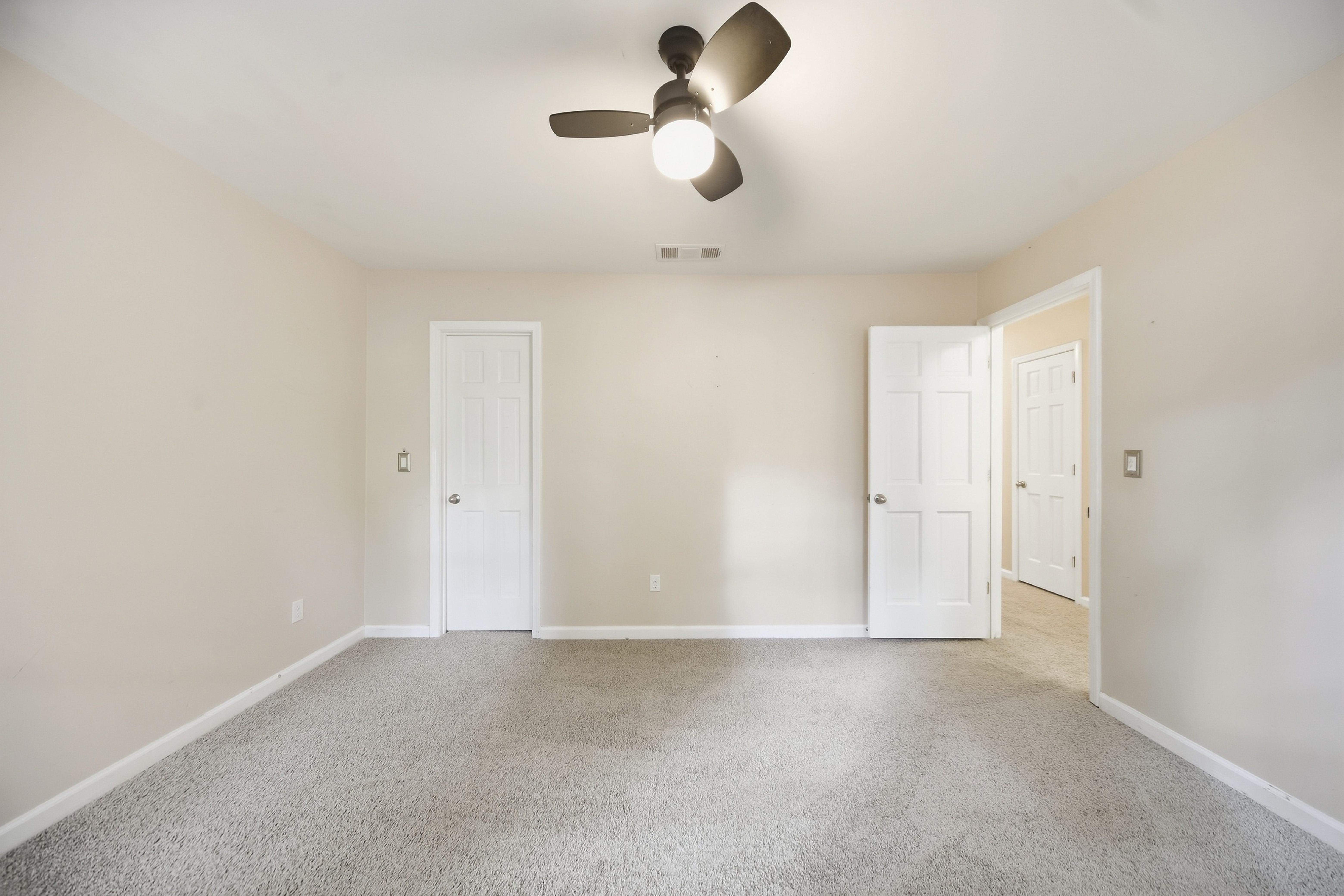 Photo 18 of 40 of 4003 Oakview Ct, Alpharetta, GA