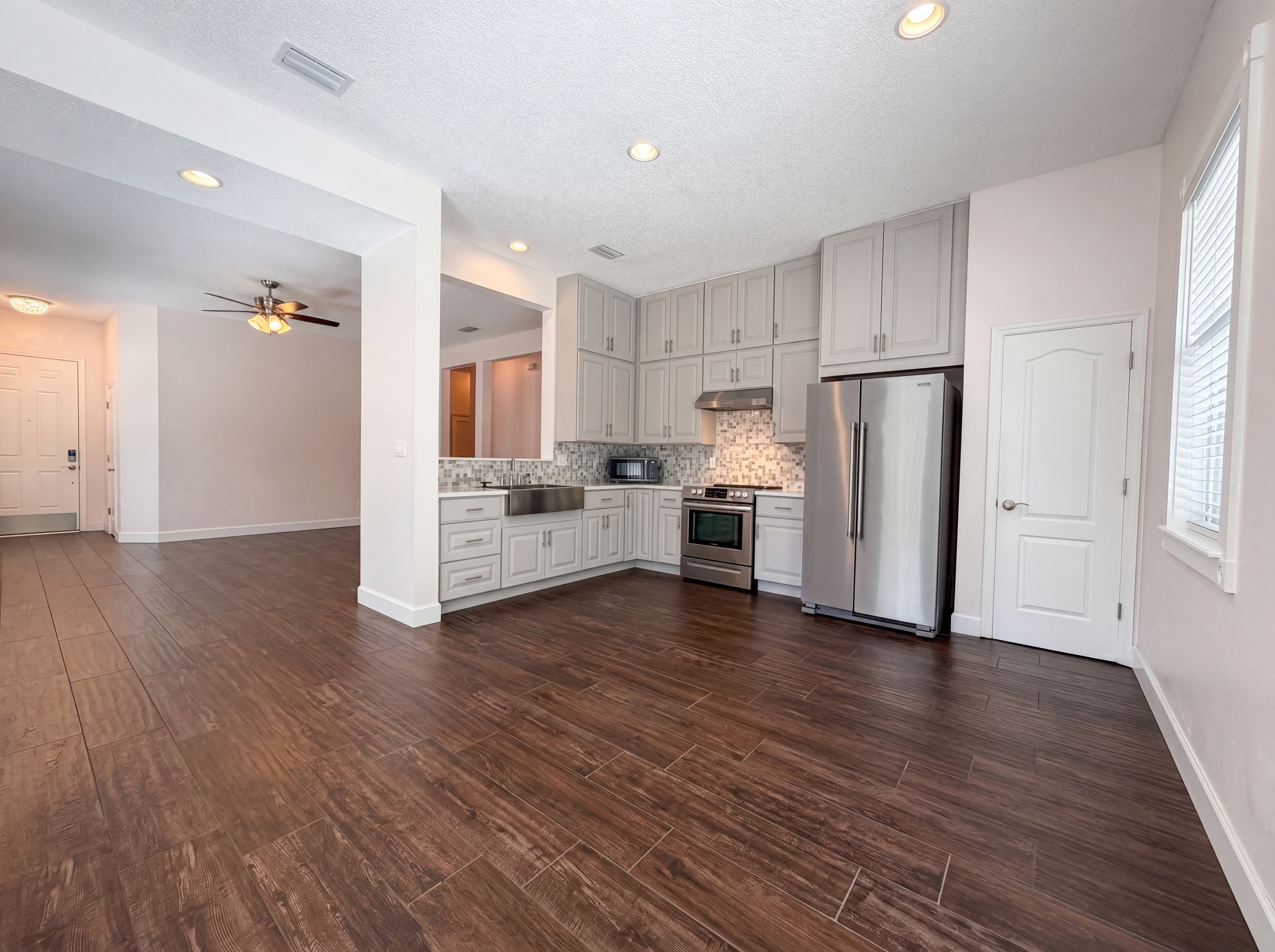 Photo 2 of 23 of 11215 Martin Lakes Dr N, Jacksonville, FL