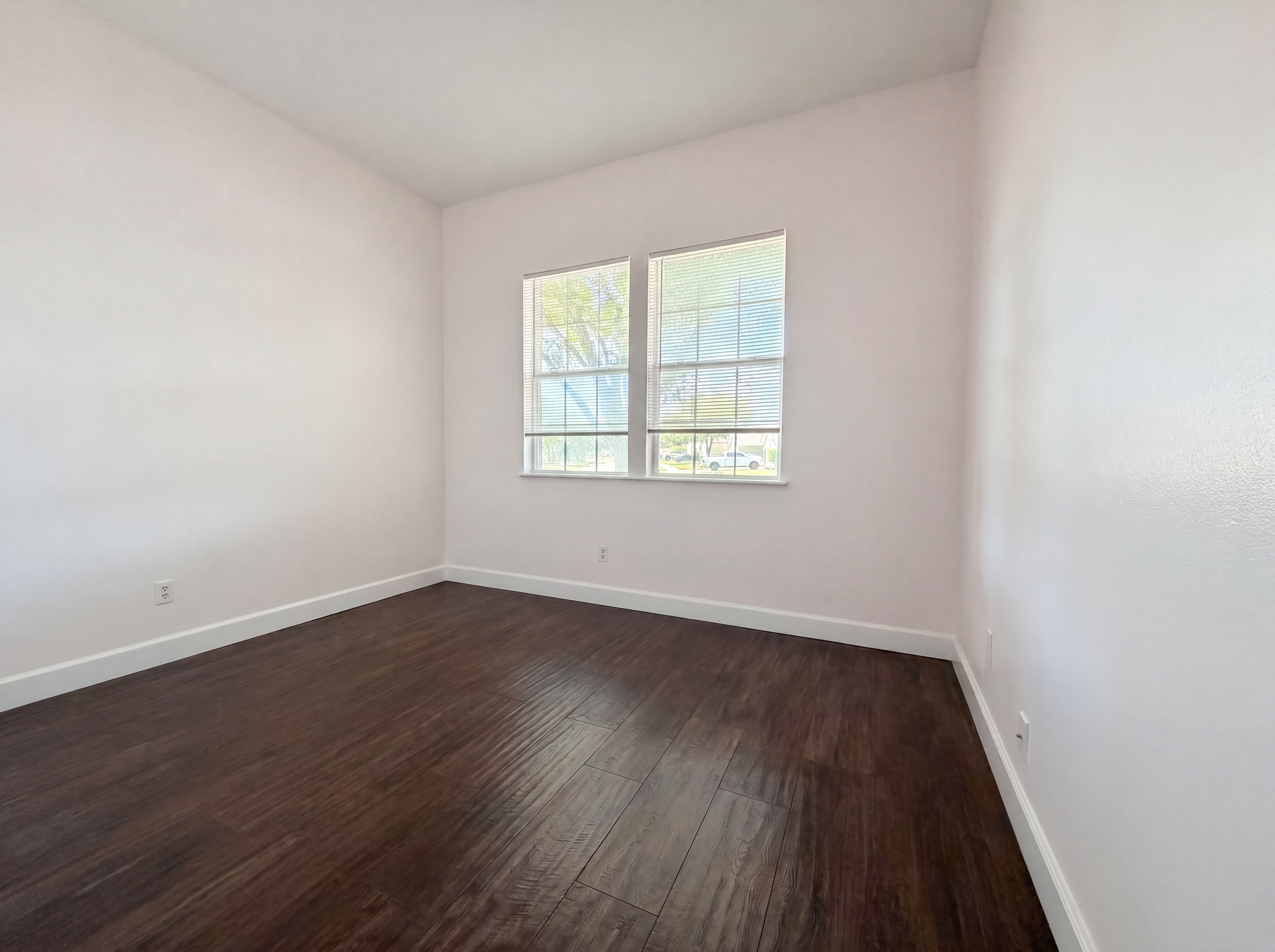 Photo 11 of 23 of 11215 Martin Lakes Dr N, Jacksonville, FL