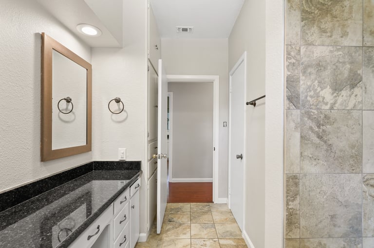 Photo 18 of 30 - 1404 Stanwood Ave, Cleburne, TX 76033