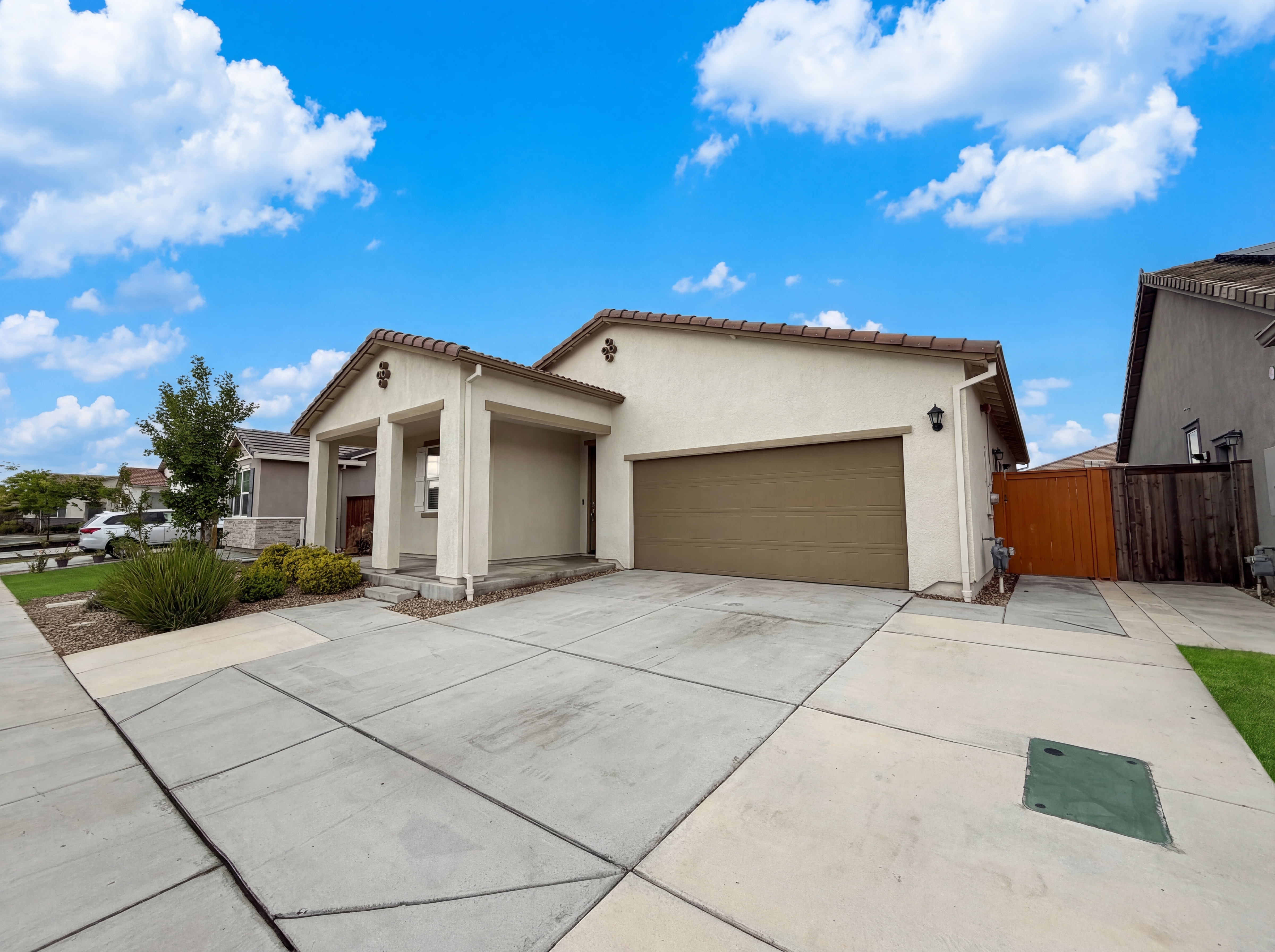 Photo 10 of 31 of 15385 Trolley St, Lathrop, CA