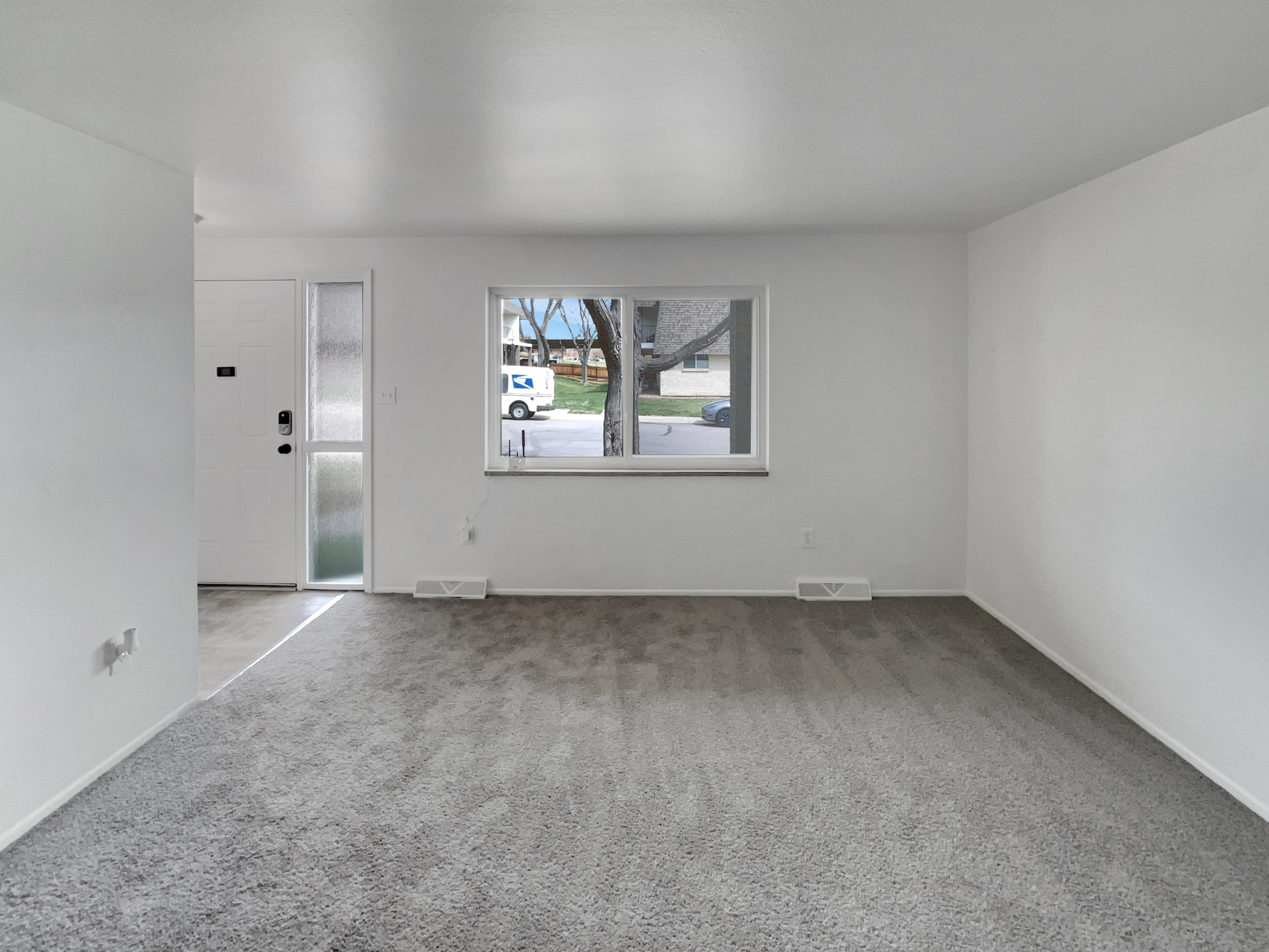 Photo 3 of 24 of 11422 W 17th Pl, Lakewood, CO