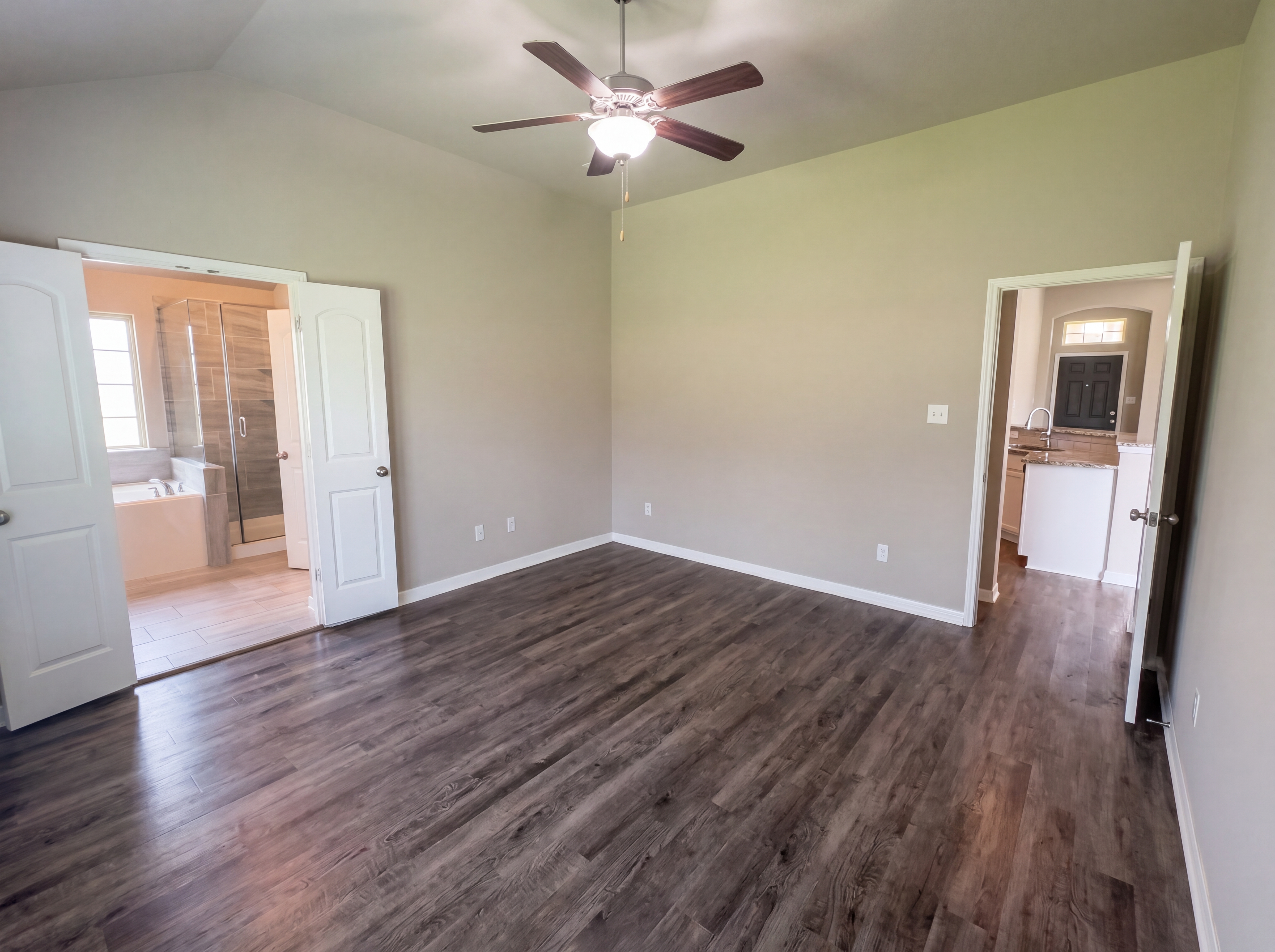 Photo 4 of 27 of 2132 Markley Dr, Bryan, TX