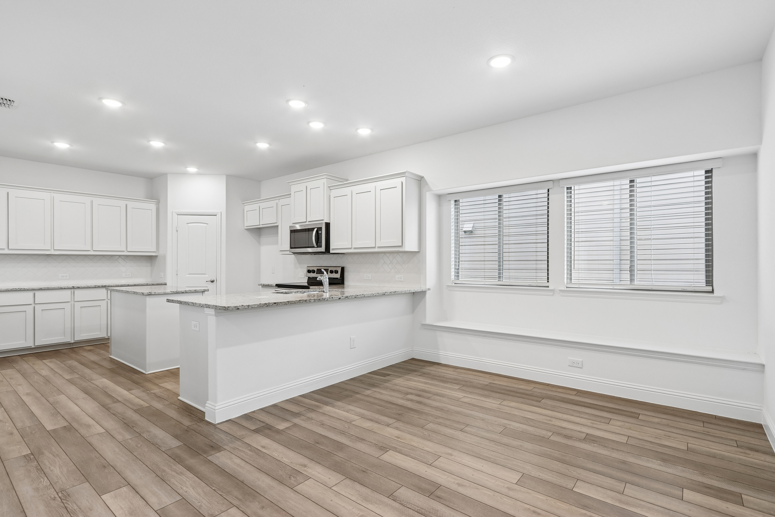 Photo 6 of 42 of 568 Val Verde St, Aubrey, TX