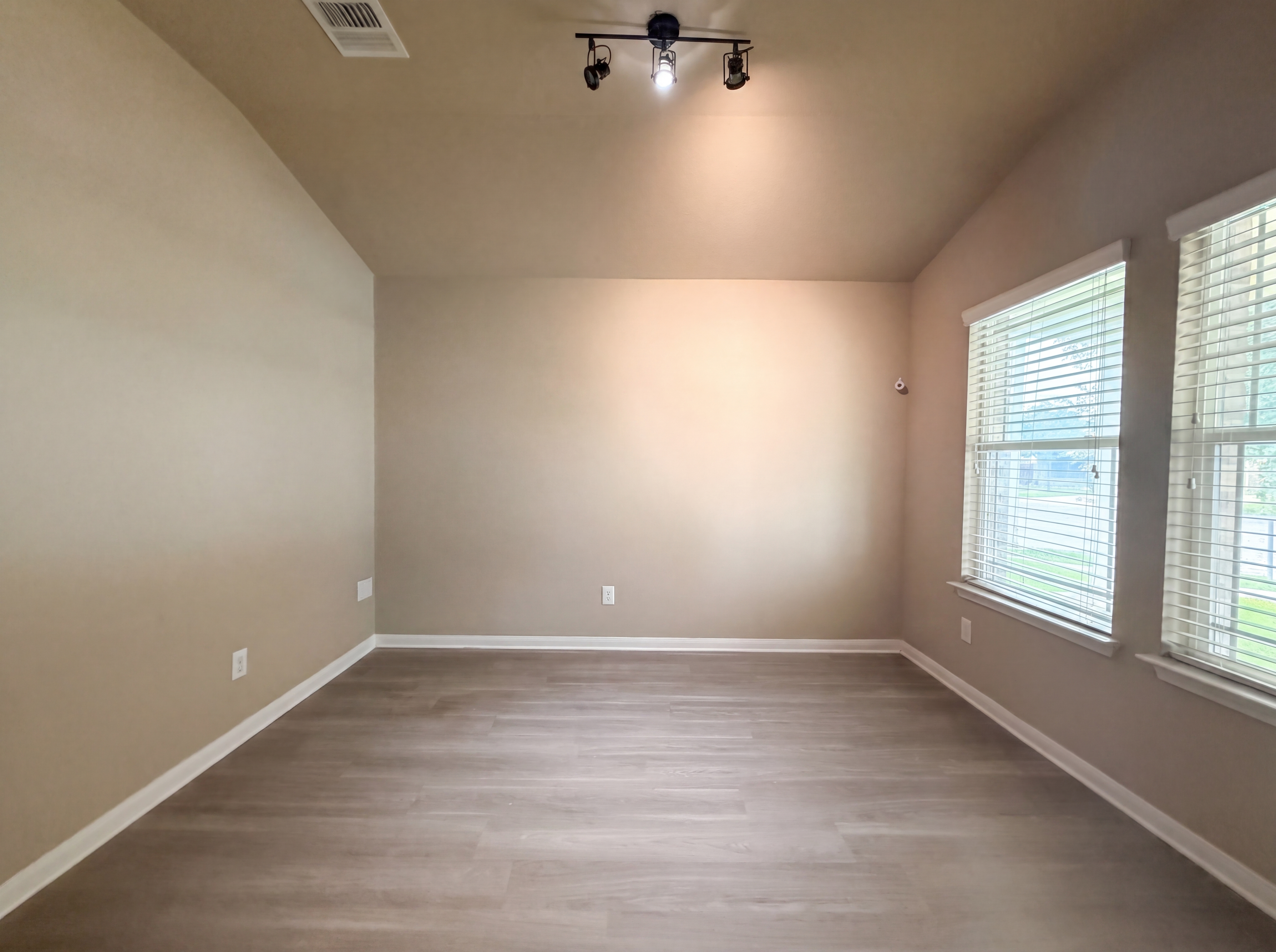 Photo 9 of 16 of 789 Wolfeton Way, New Braunfels, TX