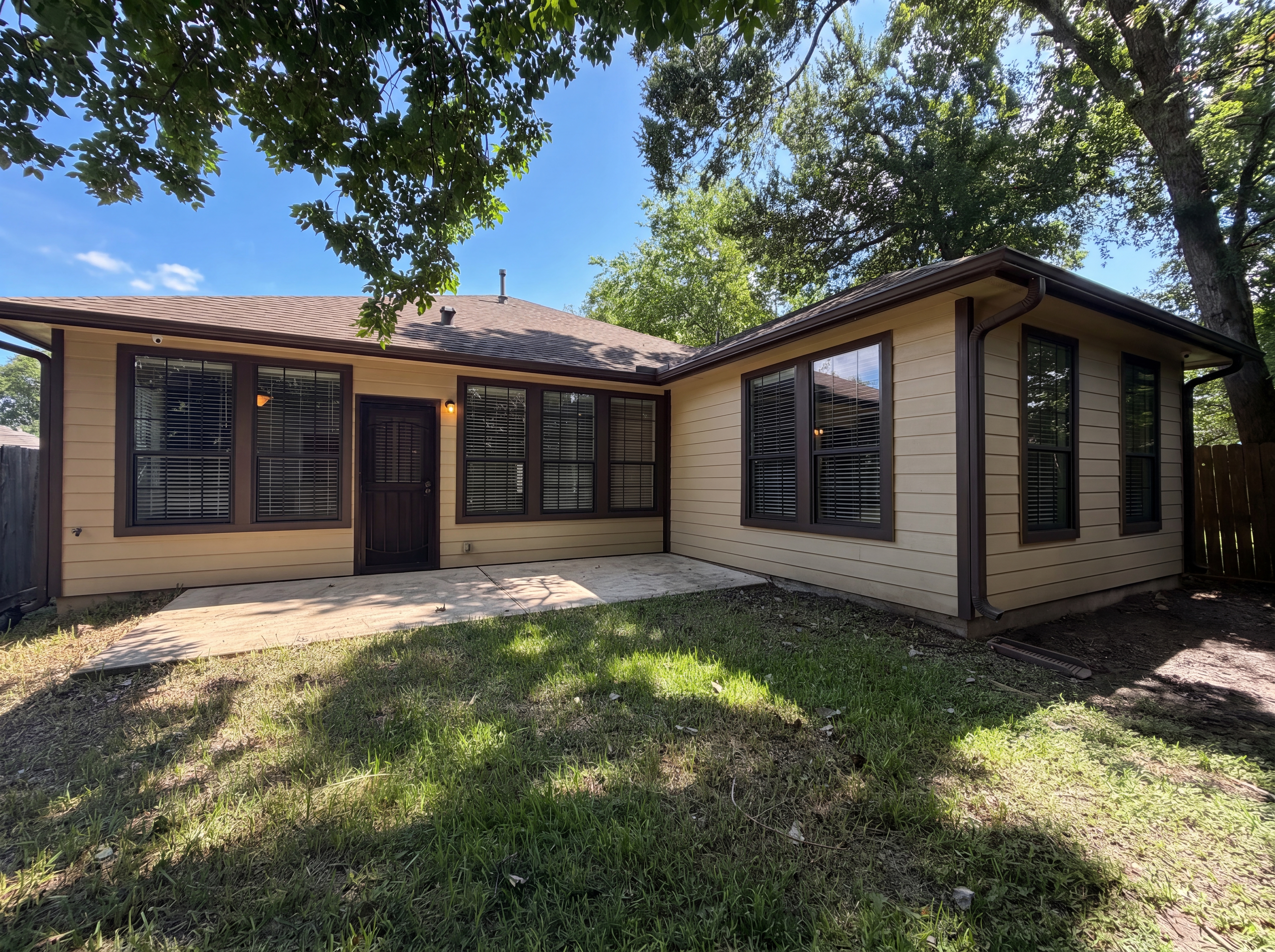 Photo 5 of 19 of 4516 White Rock St, Houston, TX