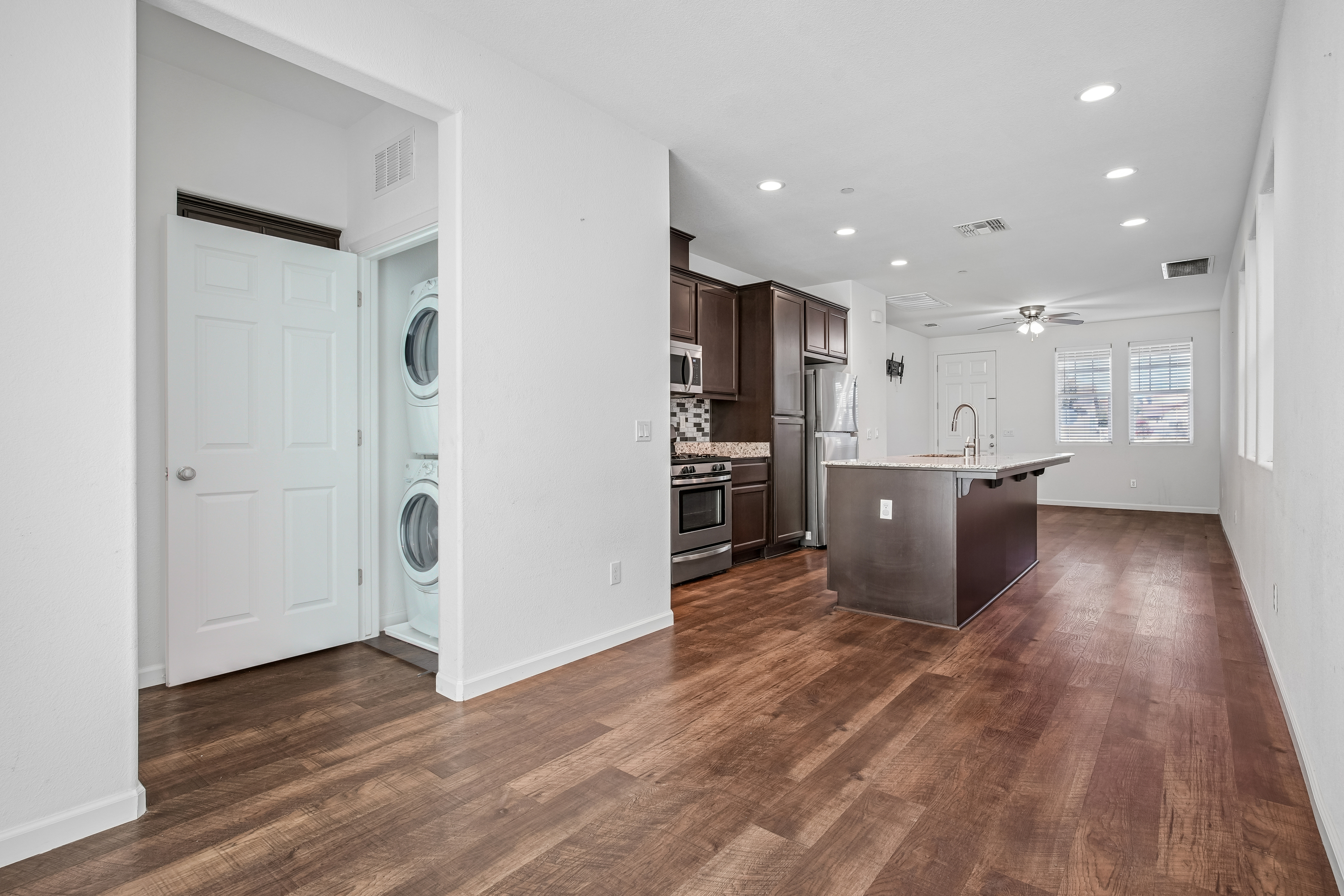 Photo 10 of 25 of 852 Castellona Dr, Newman, CA