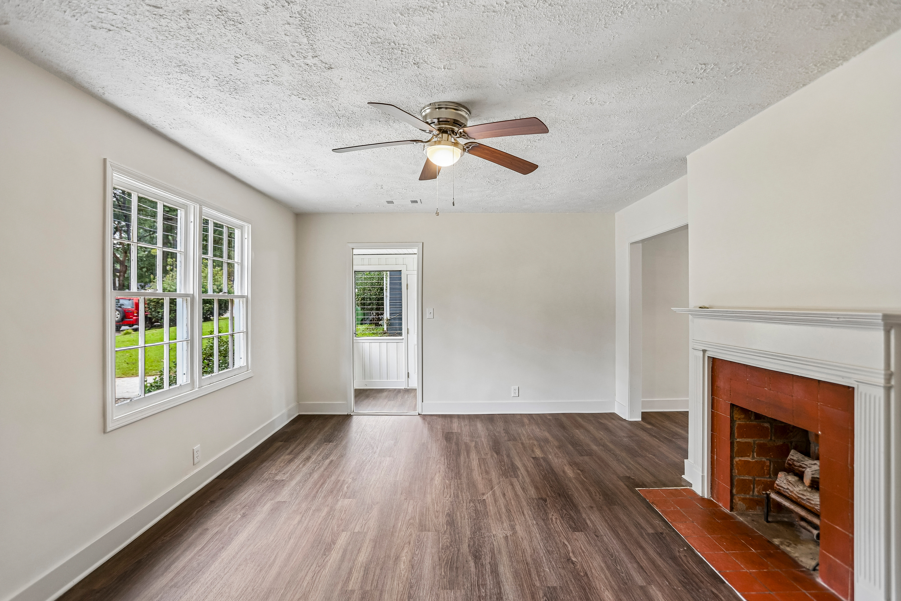 Photo 7 of 53 of 1330 Lynford Dr SW, Atlanta, GA