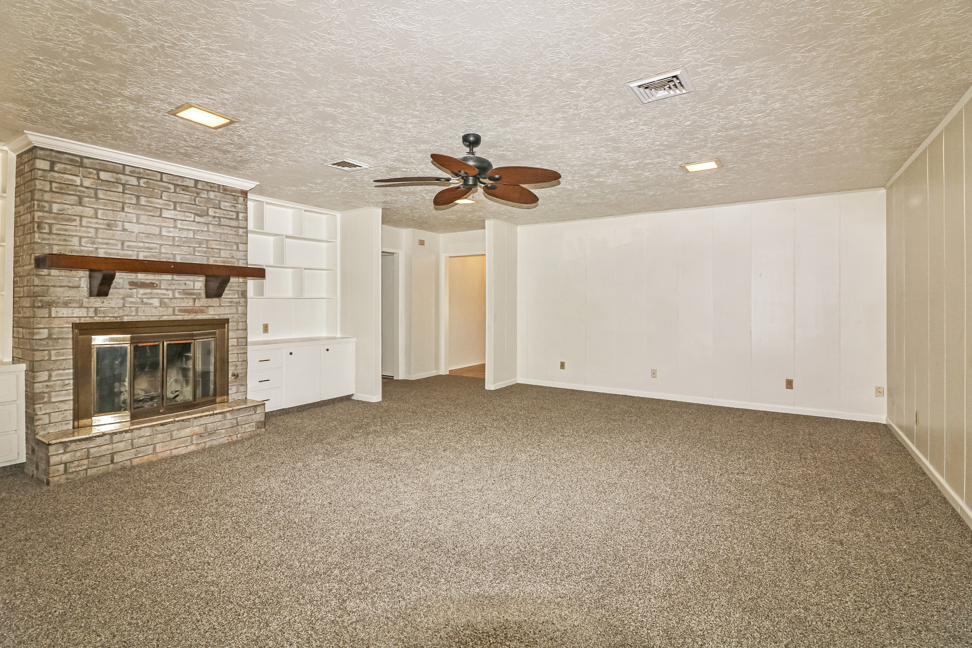 Photo 8 of 21 of 6409 Coral Gables Dr, Corpus Christi, TX