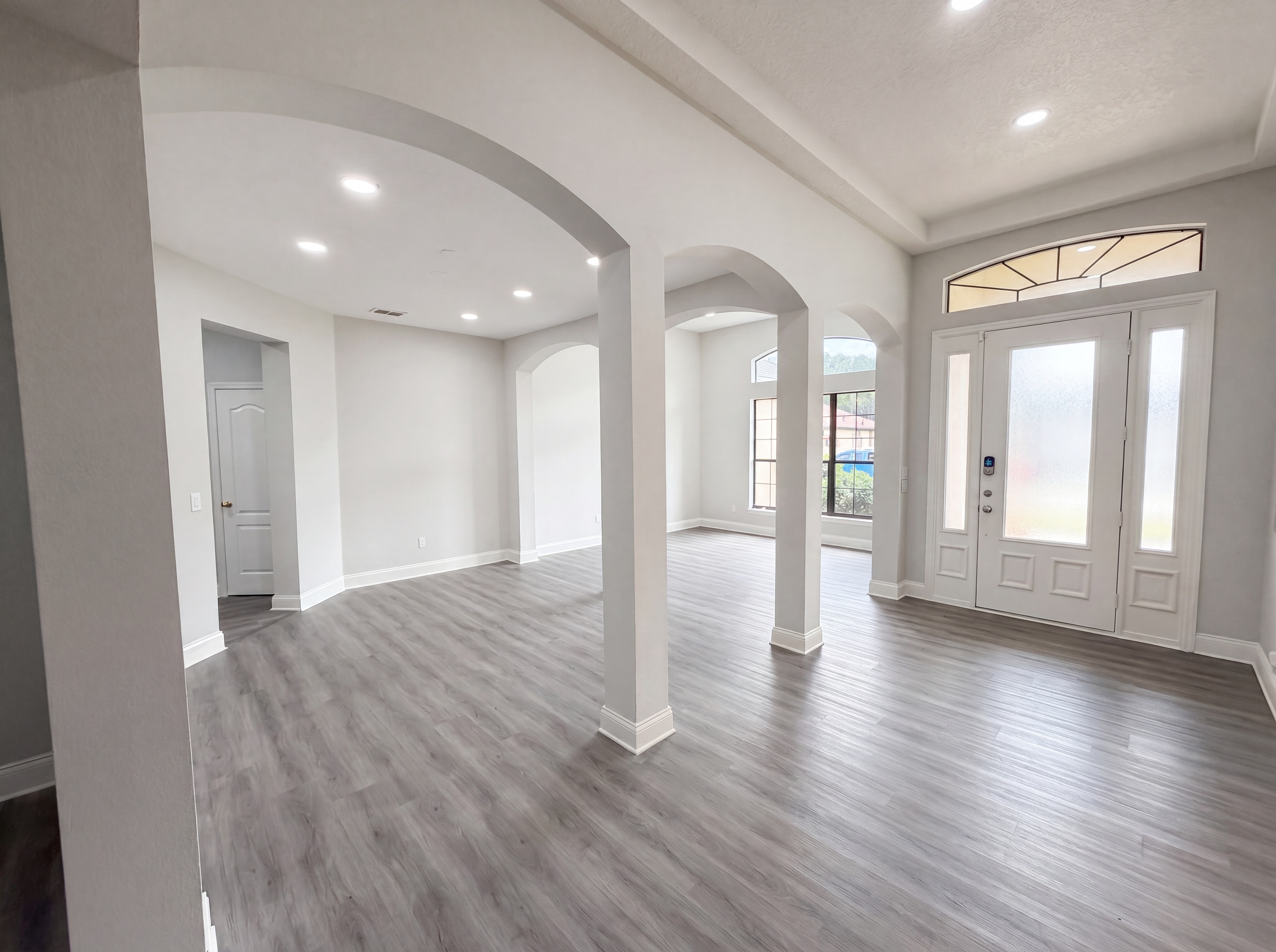 Photo 10 of 26 of 216 Blue Crystal Dr, Deland, FL