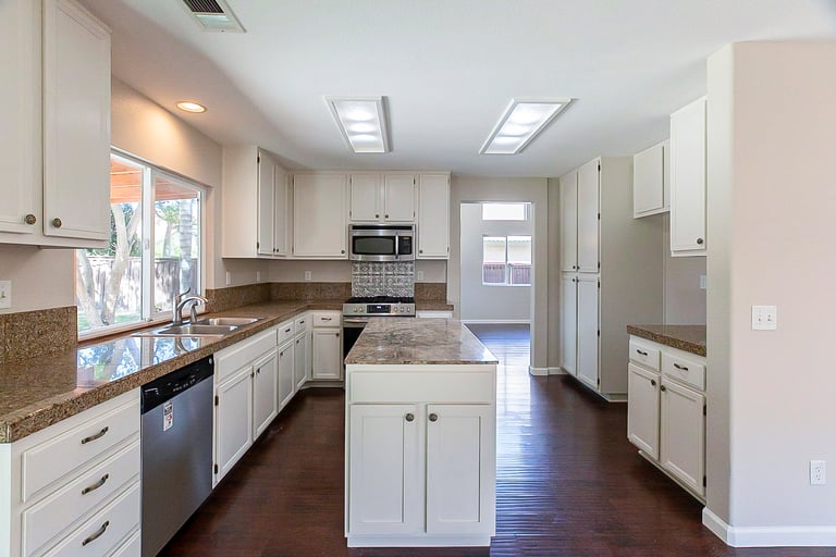 Photo 4 of 27 - 4288 Suffolk St, Jurupa Valley, CA 92509