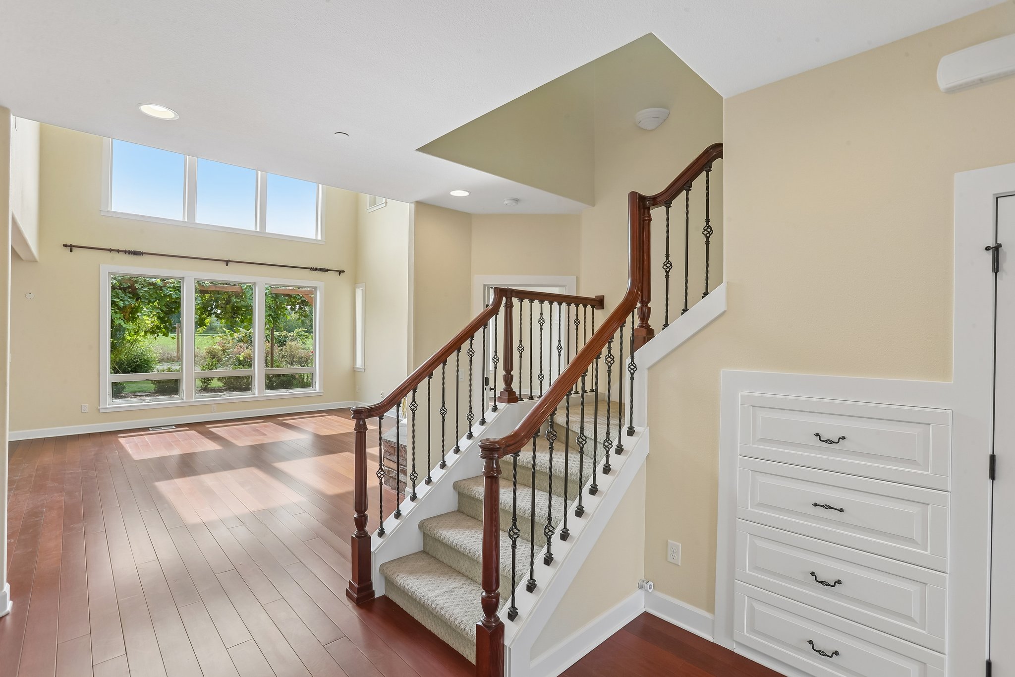 Photo 6 of 32 of 2250 SW Homer Ross Loop, McMinnville, OR