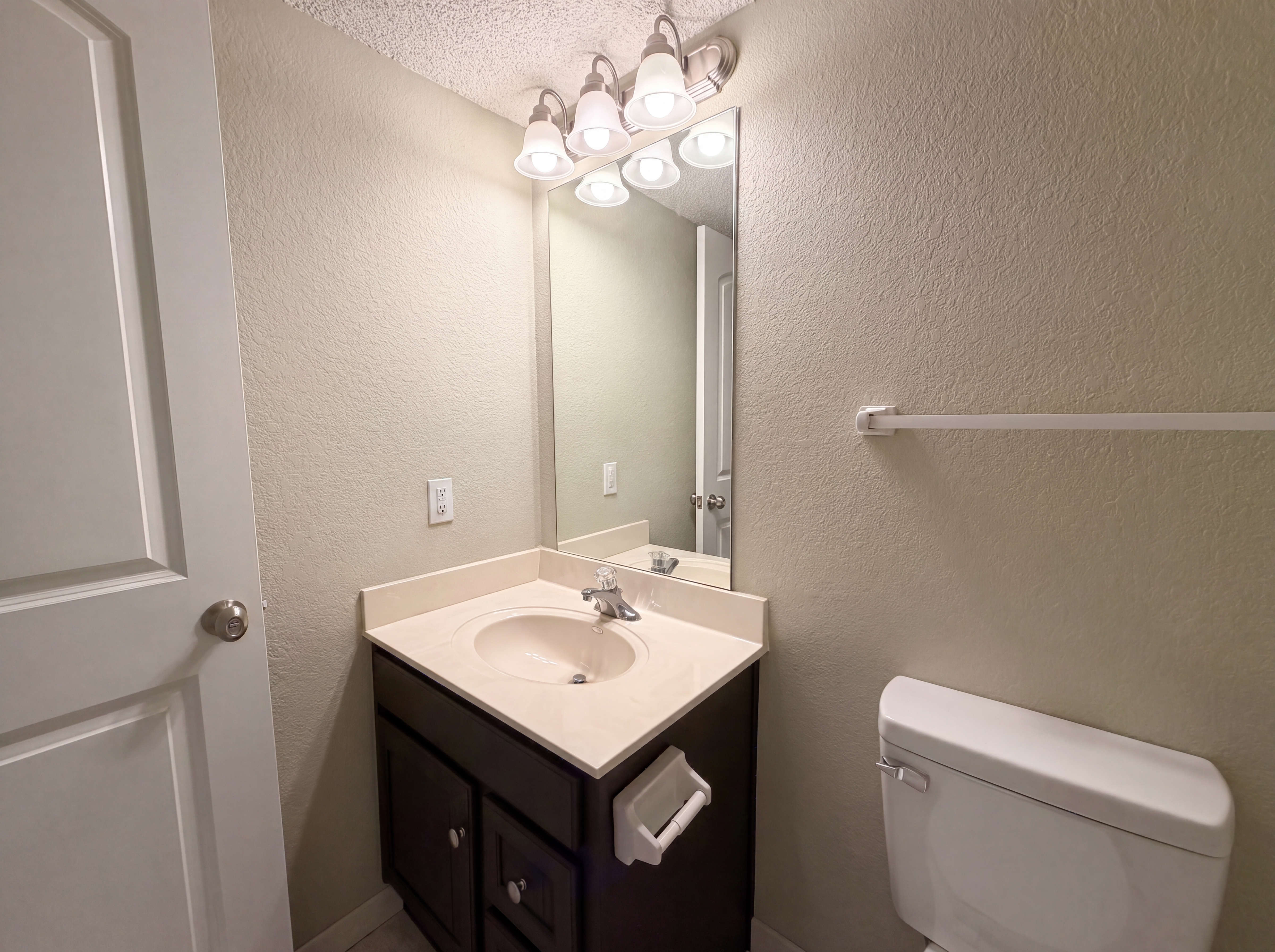 Photo 6 of 18 of 10559 E 46th Ter, Kansas City, MO
