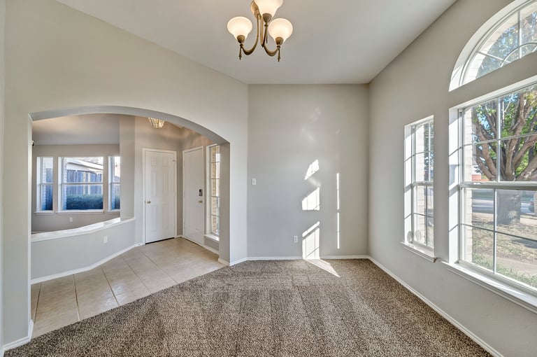 Photo 2 of 28 - 5573 Lawnsberry Dr, Fort Worth, TX 76137