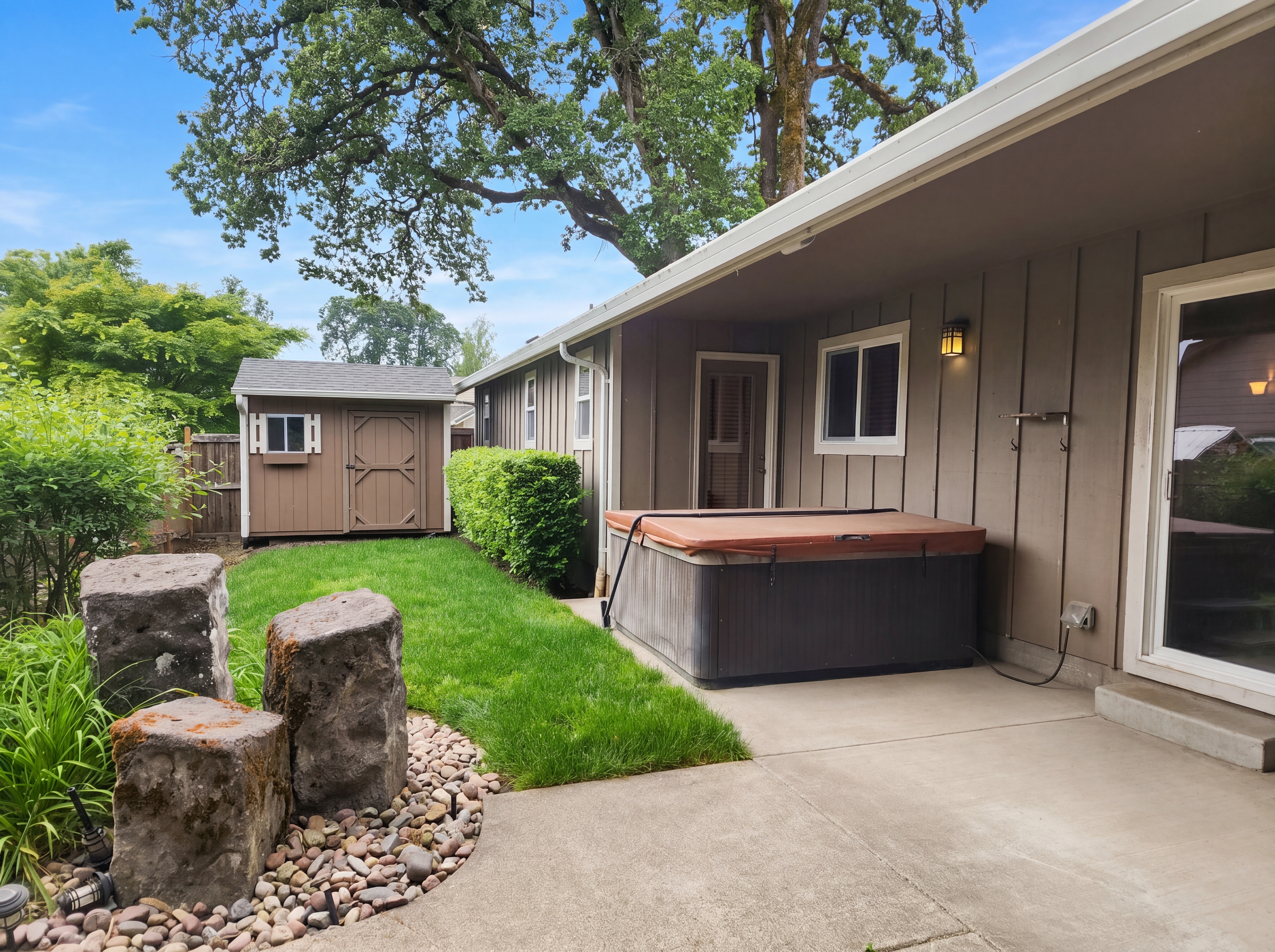 Photo 19 of 22 of 1310 Willow St, Junction City, OR
