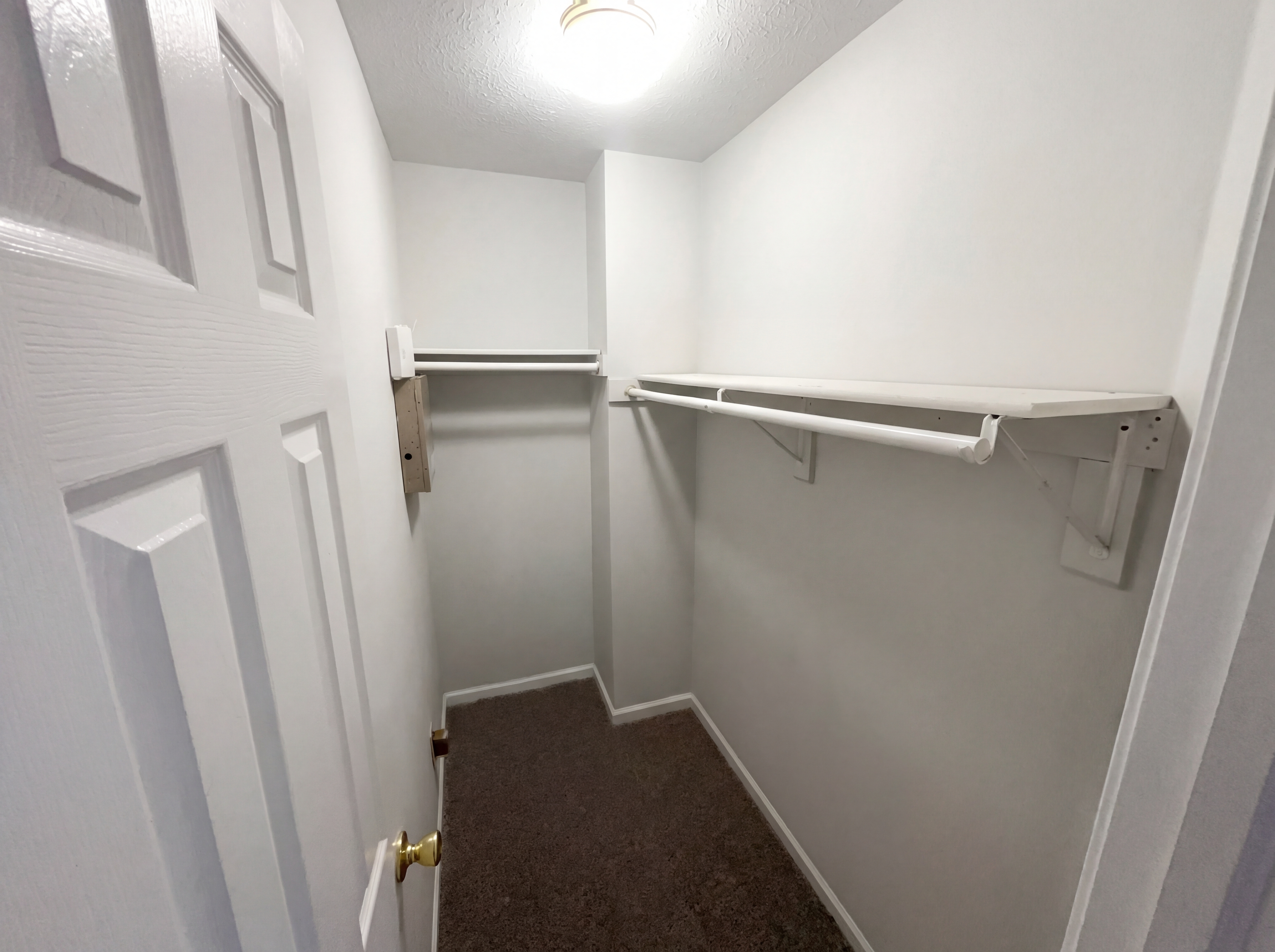 Photo 16 of 25 of 4925 Pembridge Dr, Indianapolis, IN