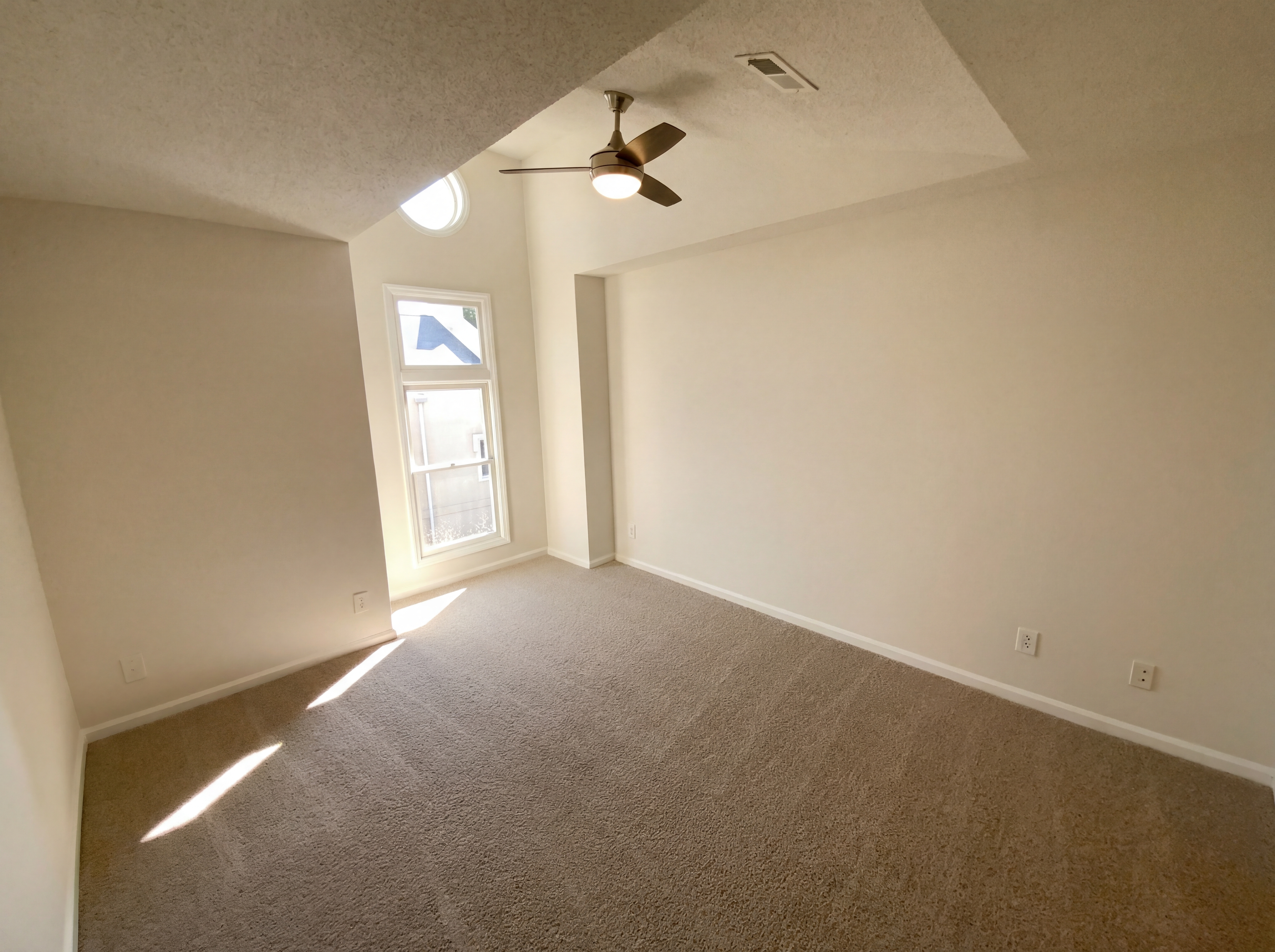 Photo 20 of 28 of 1101 E Morehead St, Charlotte, NC