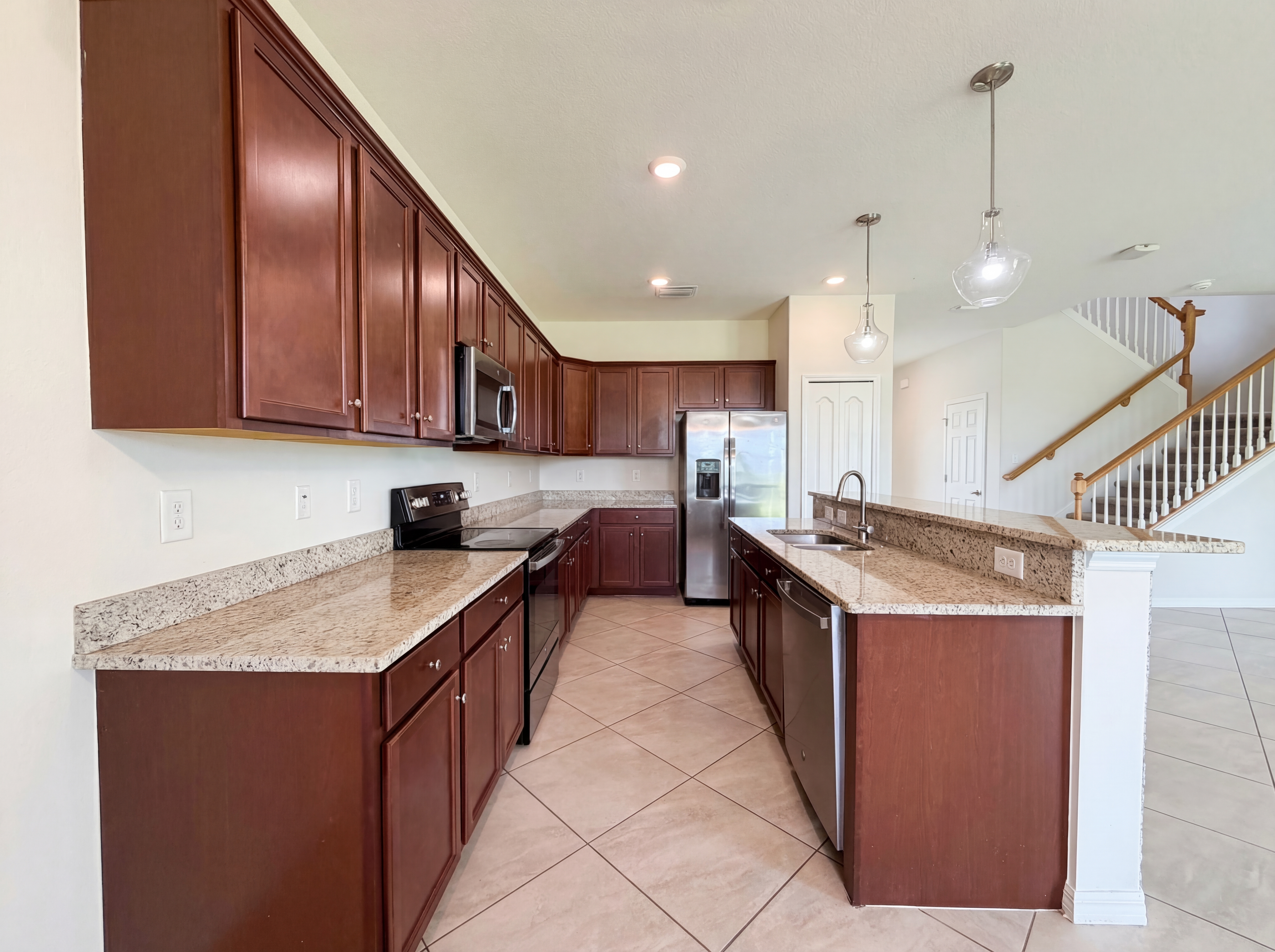 Photo 2 of 35 of 14102 Vindel Cir, Fort Myers, FL
